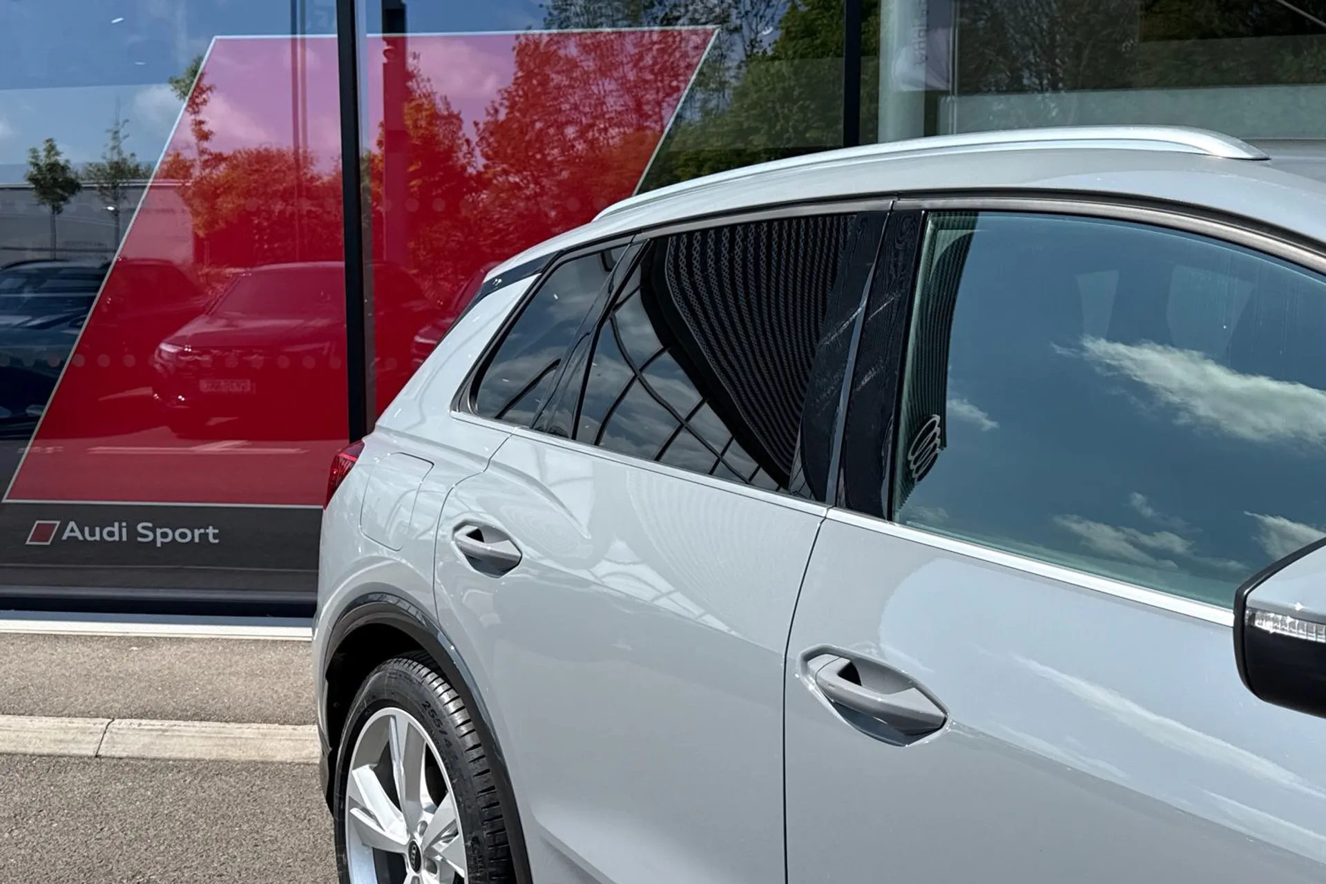 Audi Q4 thumbnail image number 21