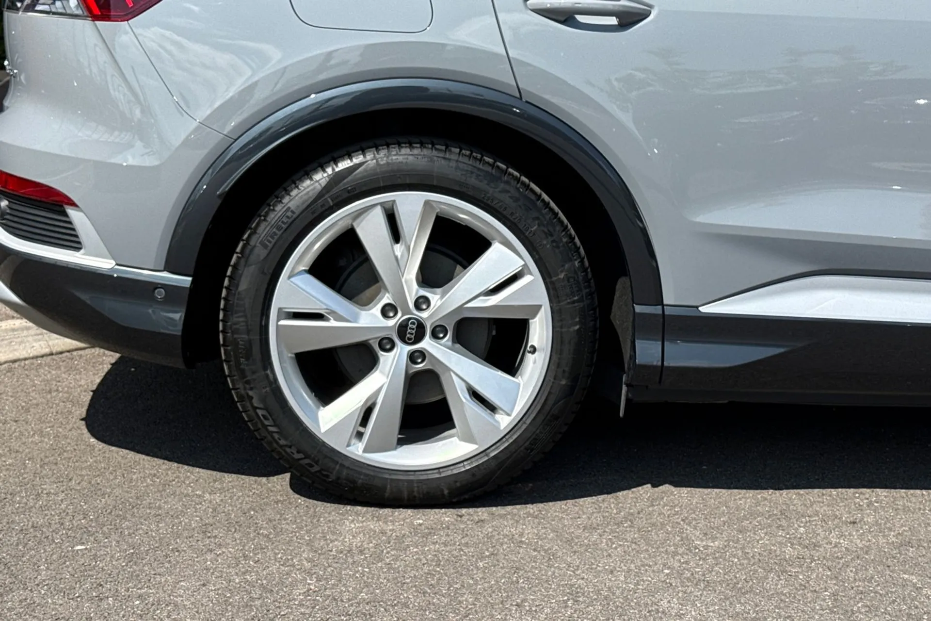 Audi Q4 thumbnail image number 19