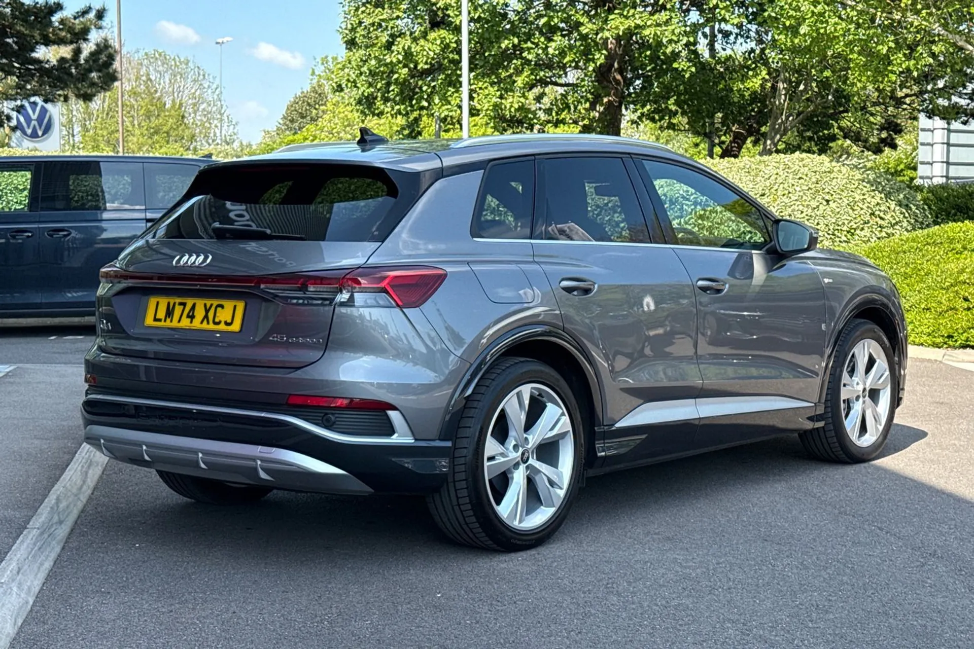 Audi Q4 thumbnail image number 12
