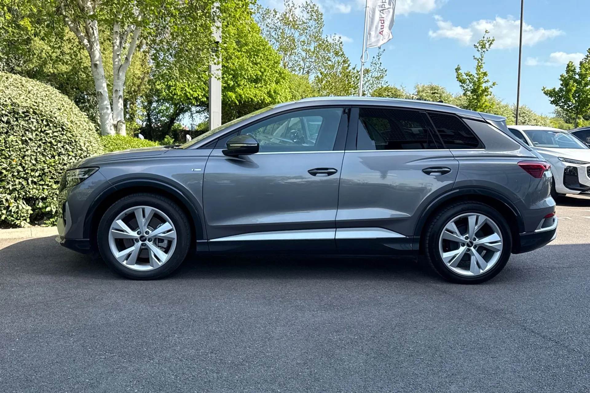 Audi Q4 thumbnail image number 19