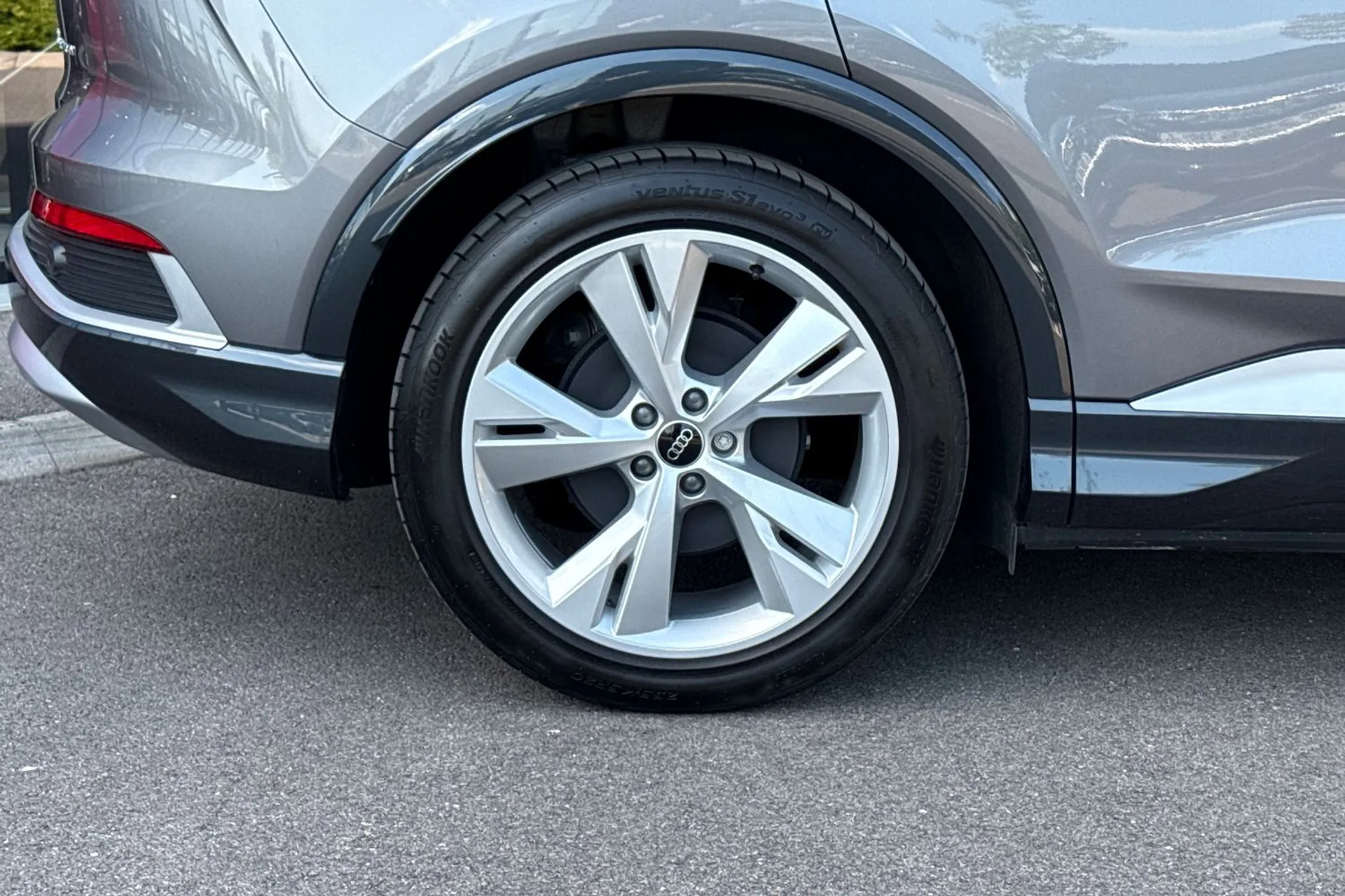 Audi Q4 thumbnail image number 22
