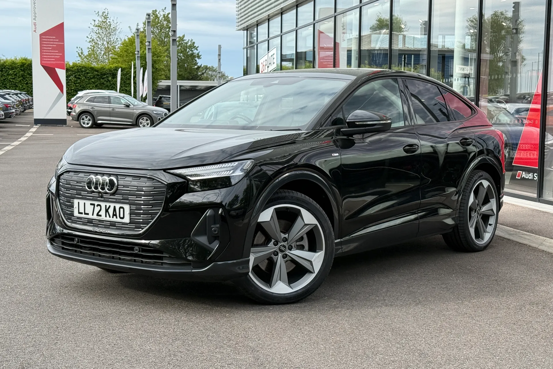 Audi Q4 thumbnail image number 10