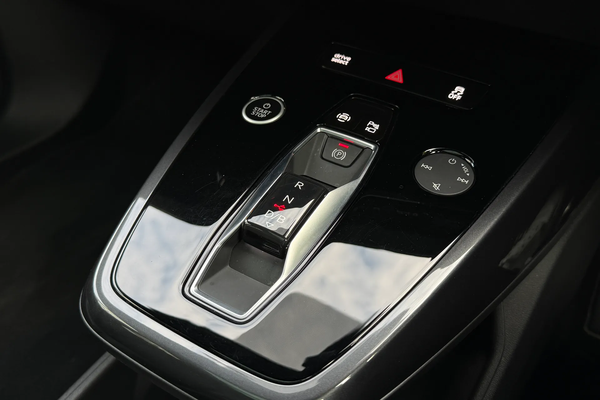 Audi Q4 thumbnail image number 23