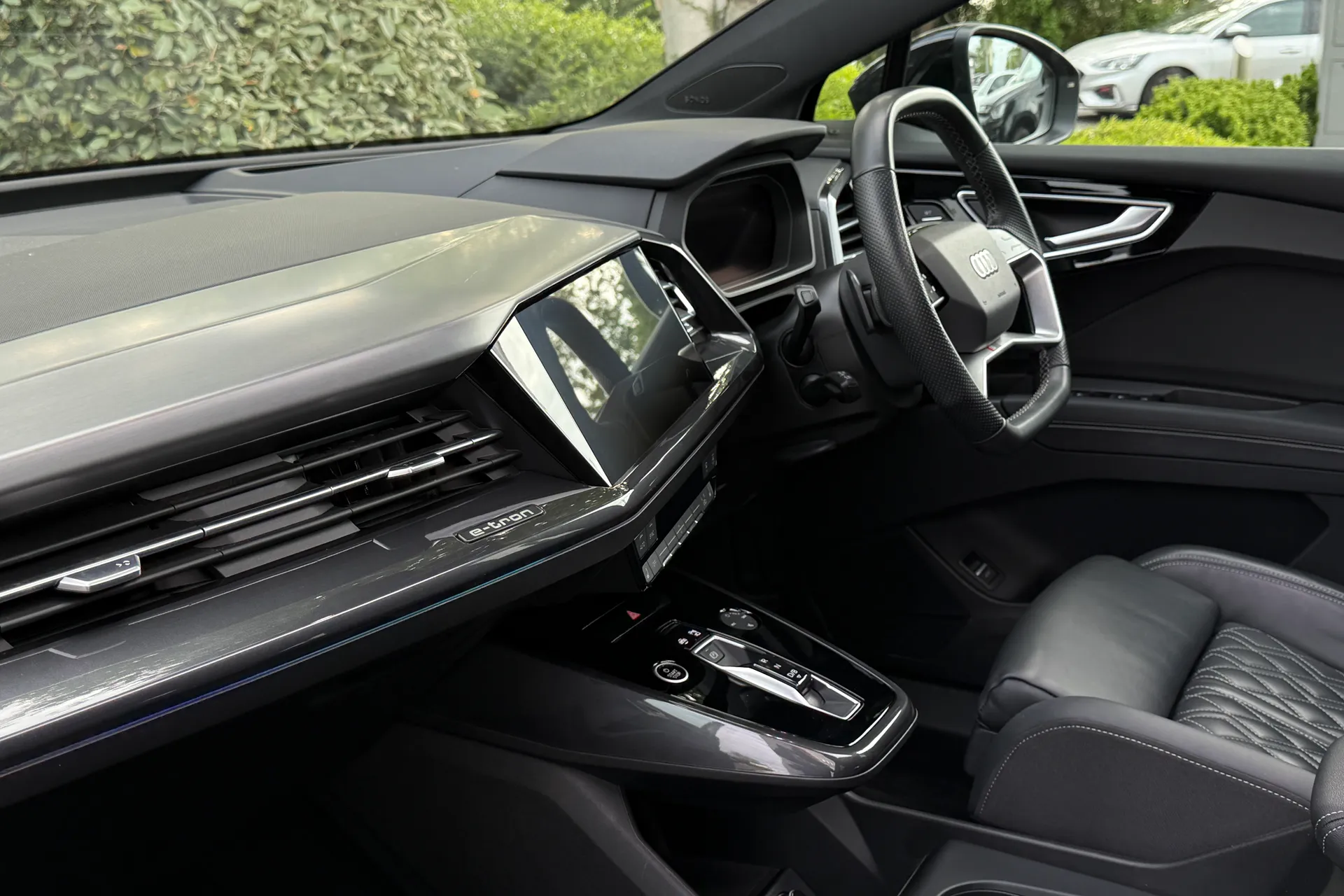 Audi Q4 thumbnail image number 31