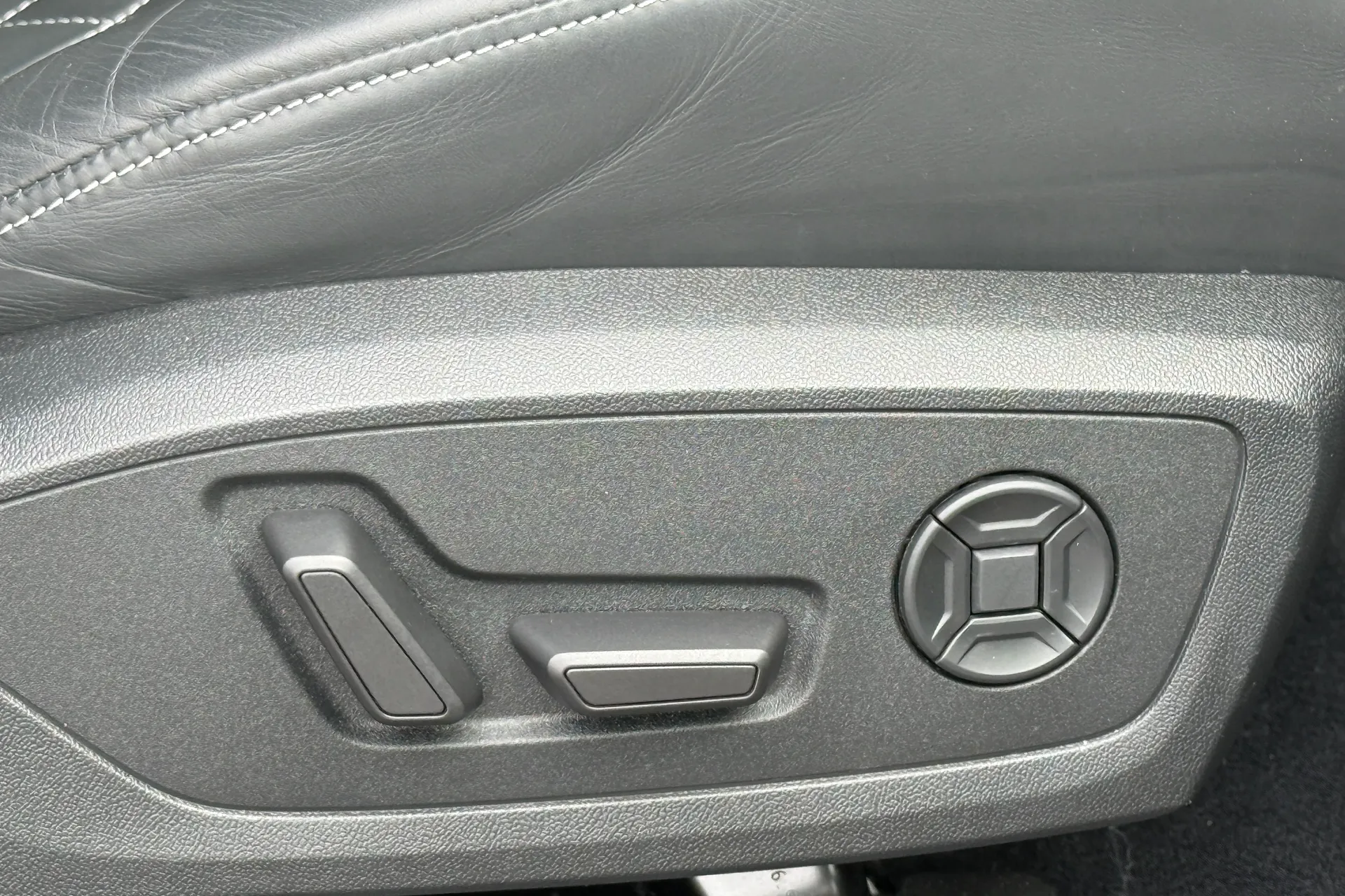 Audi Q4 thumbnail image number 28
