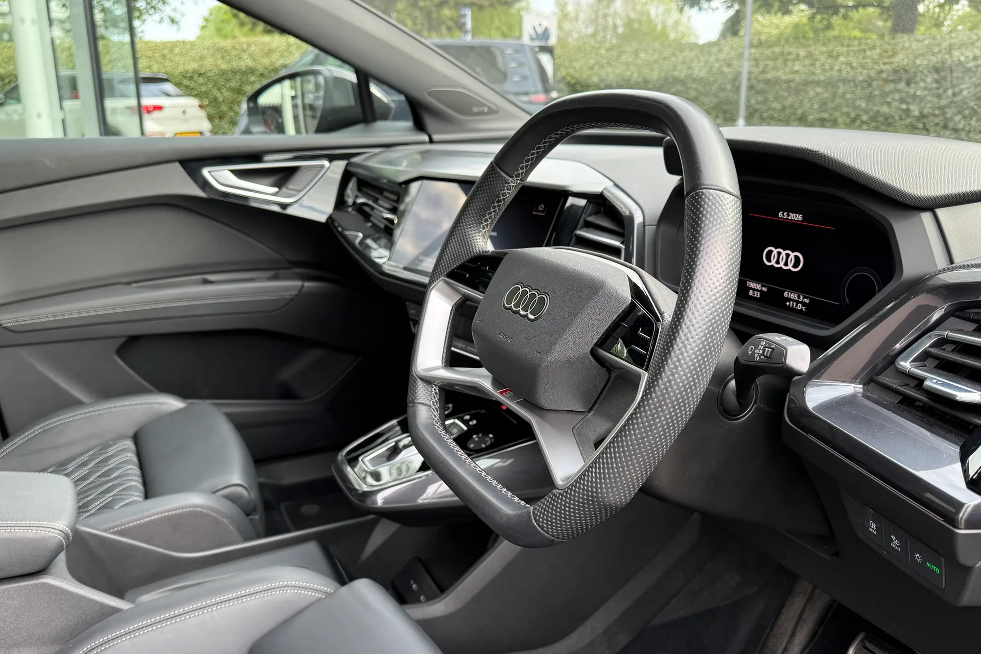 Audi Q4 thumbnail image number 14