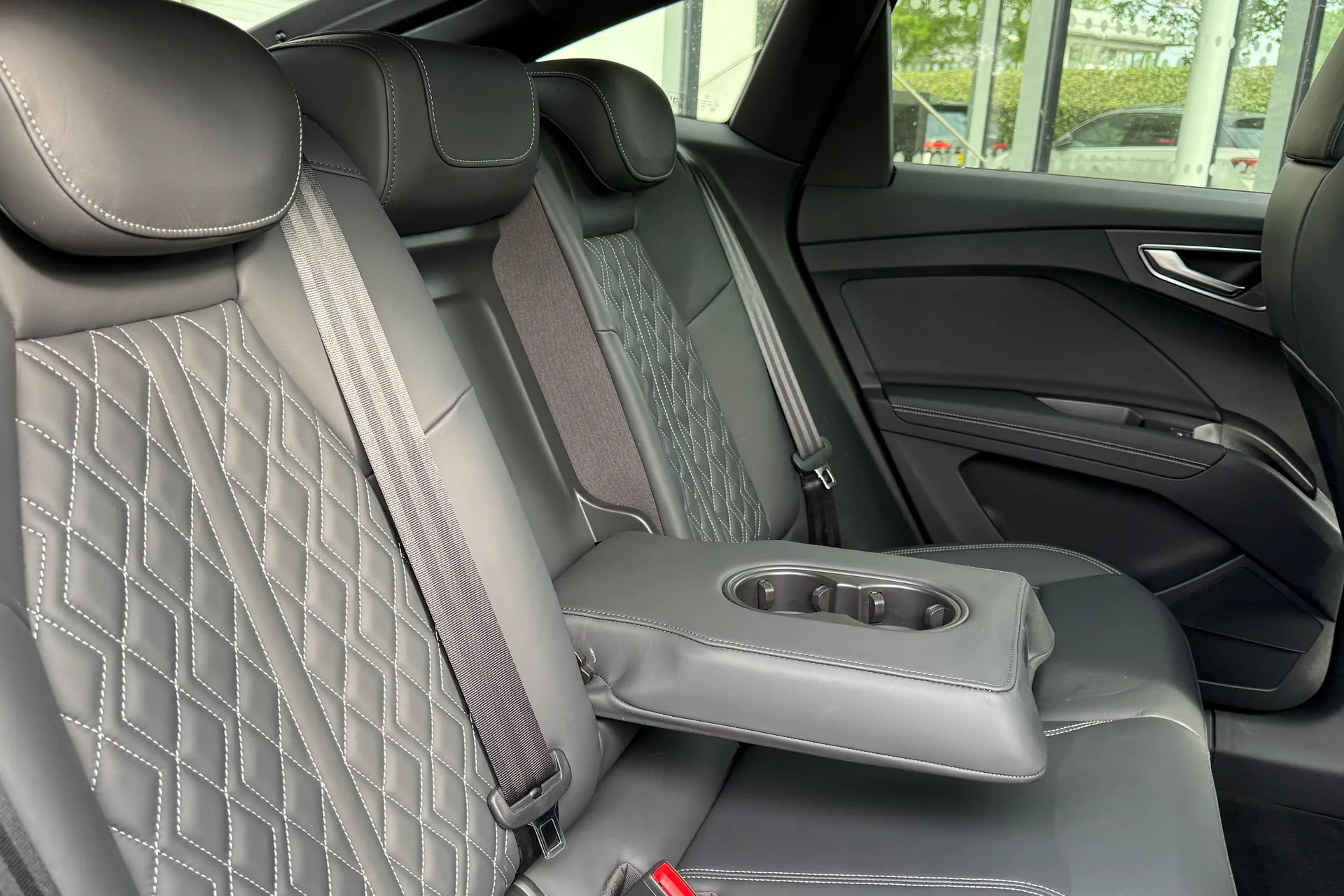 Audi Q4 thumbnail image number 38
