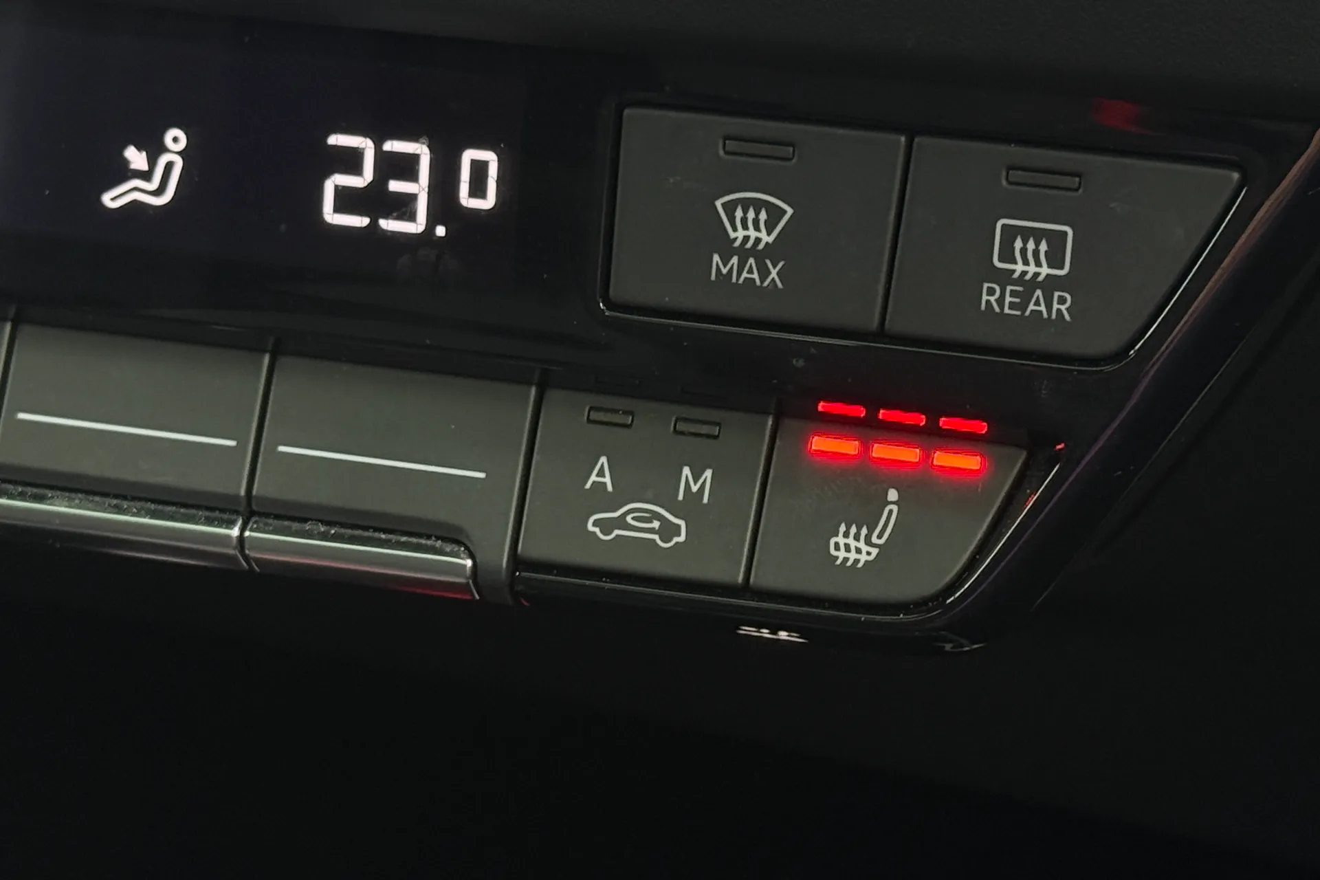 Audi Q4 thumbnail image number 26