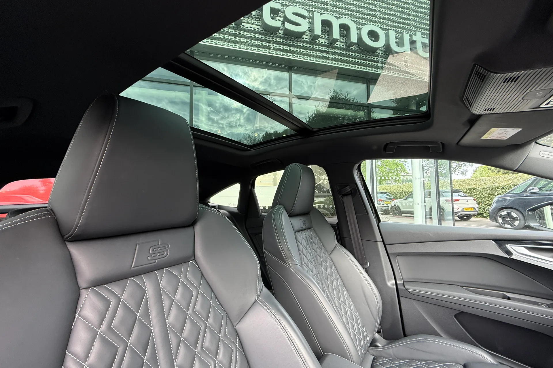 Audi Q4 thumbnail image number 12