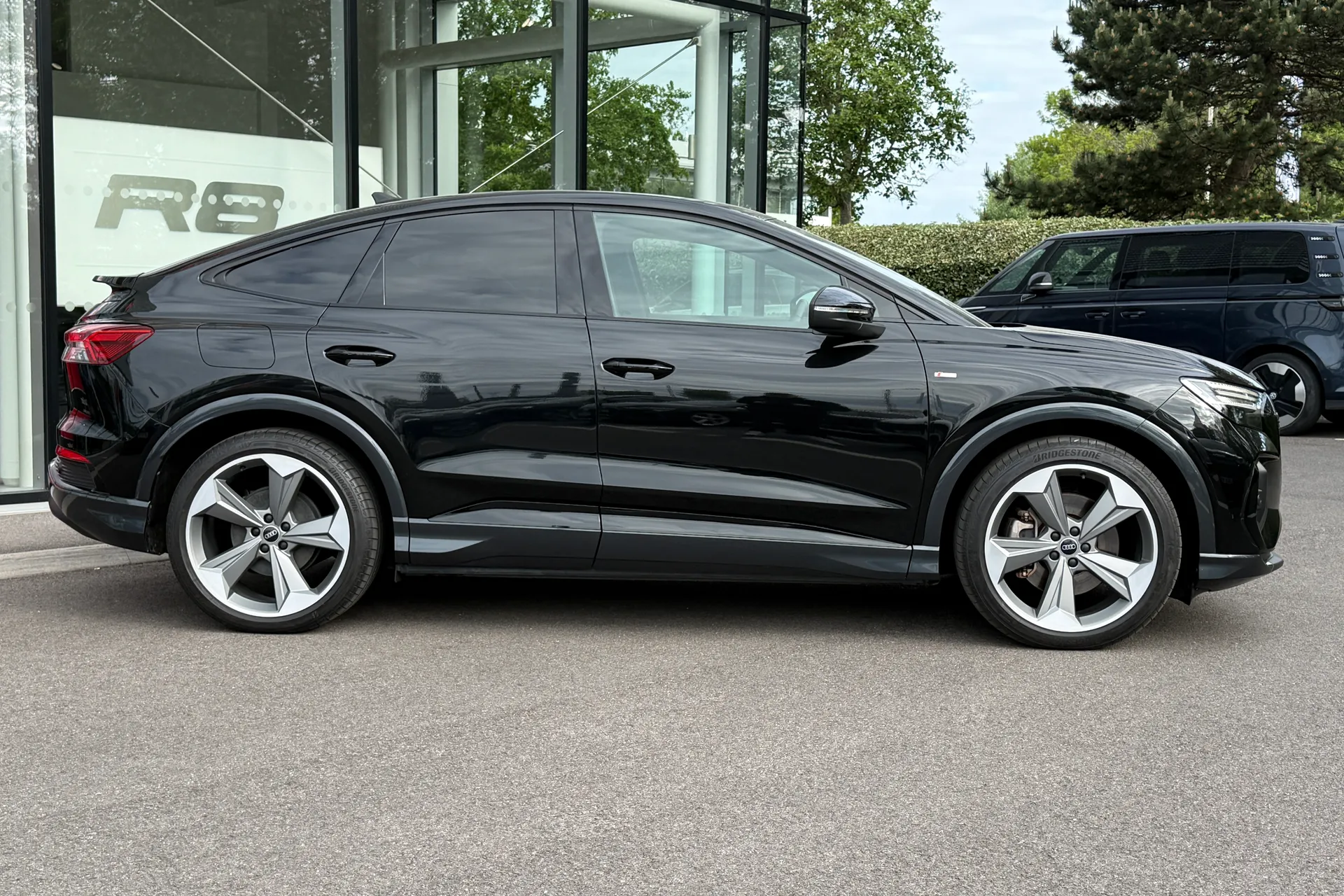 Audi Q4 thumbnail image number 2