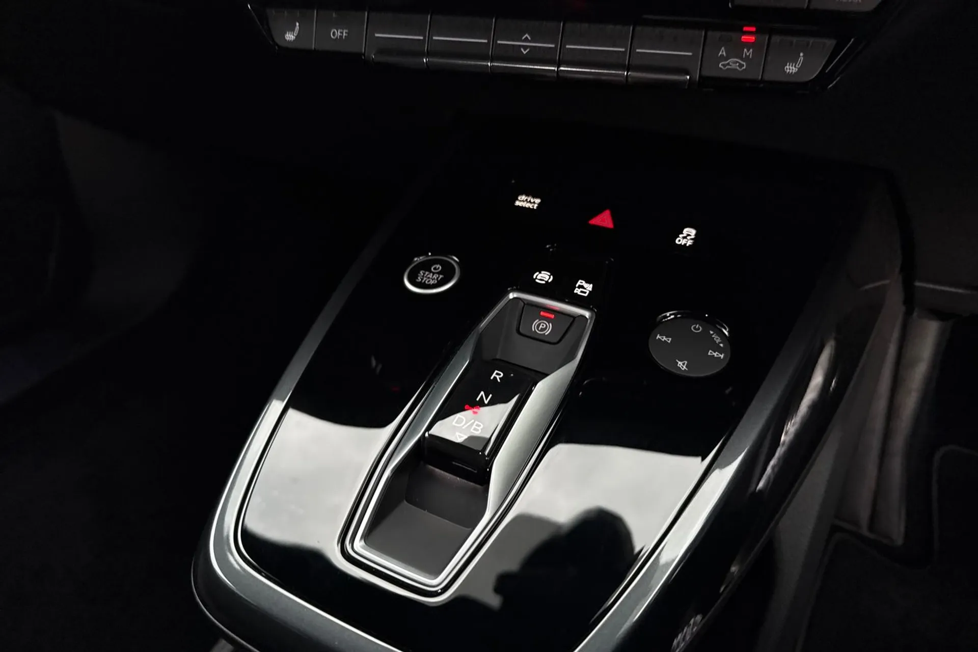 Audi Q4 thumbnail image number 15