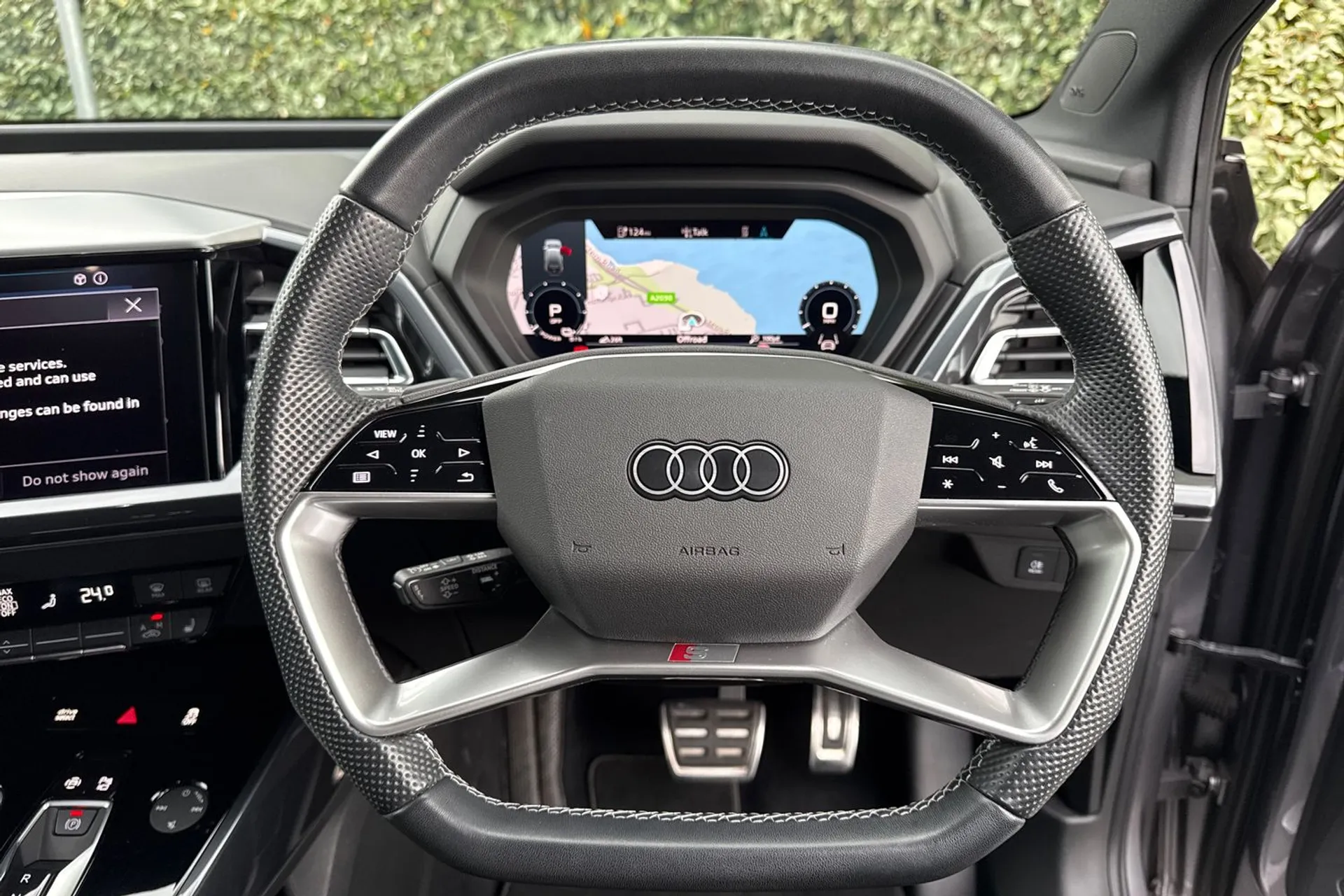 Audi Q4 thumbnail image number 14