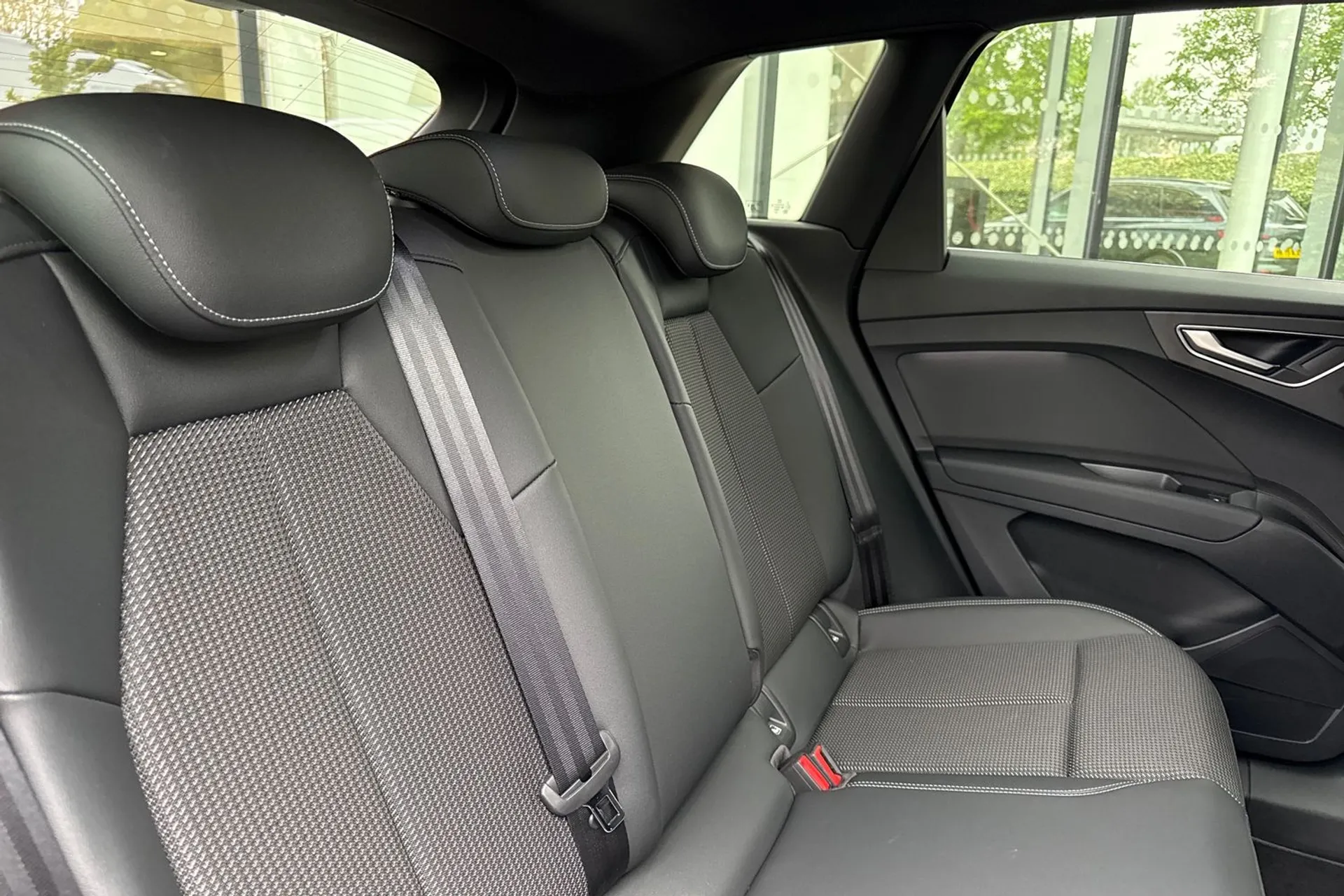 Audi Q4 thumbnail image number 37