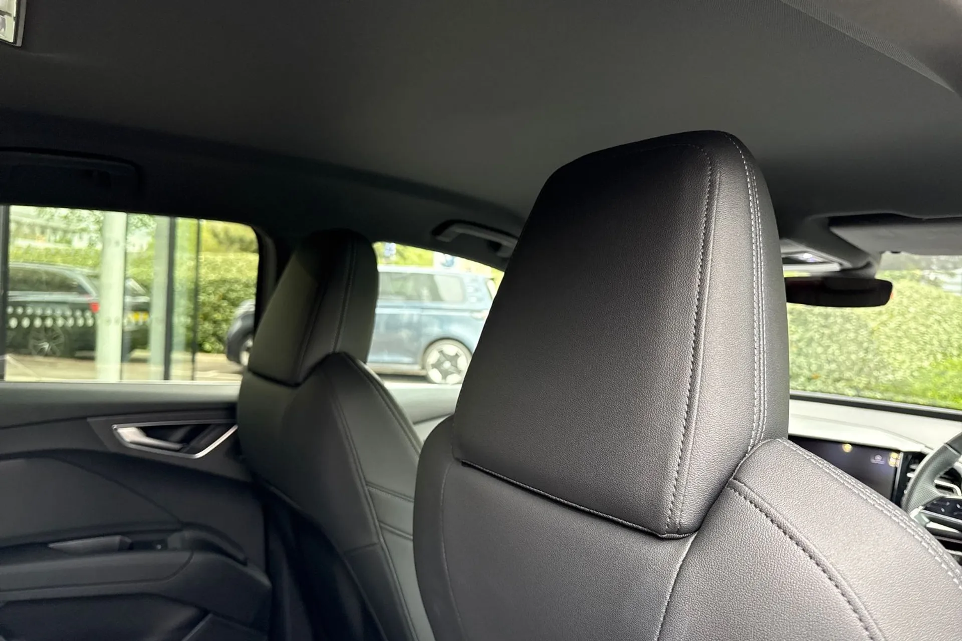 Audi Q4 thumbnail image number 39