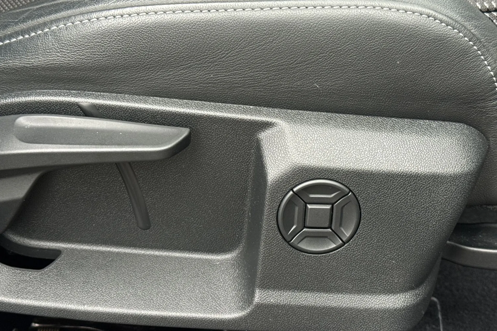 Audi Q4 thumbnail image number 41