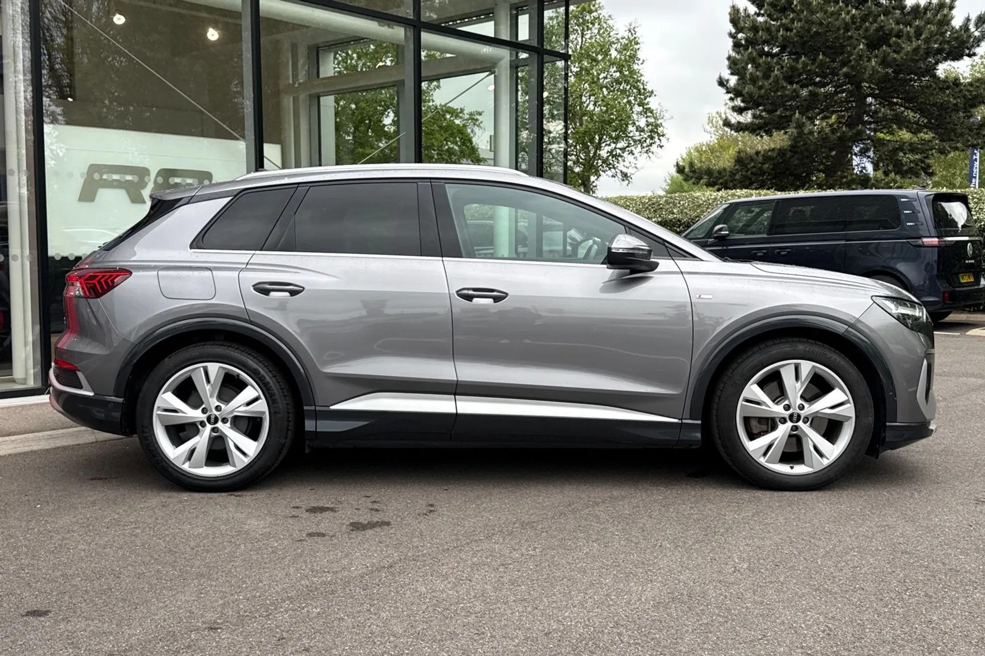 Audi Q4 thumbnail image number 2