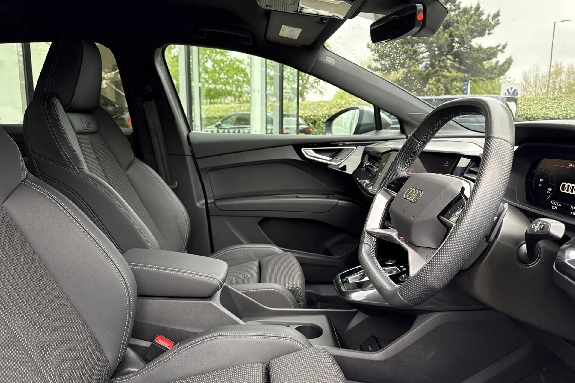 Audi Q4 thumbnail image number 22