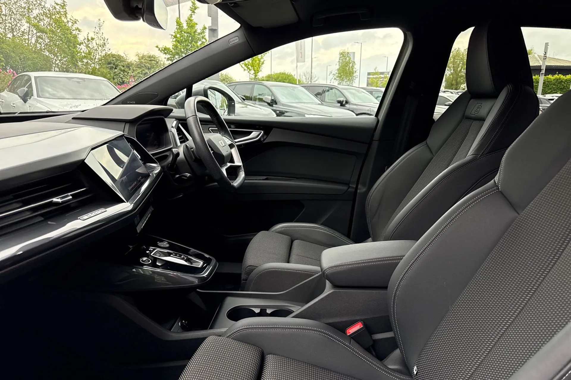 Audi Q4 thumbnail image number 47