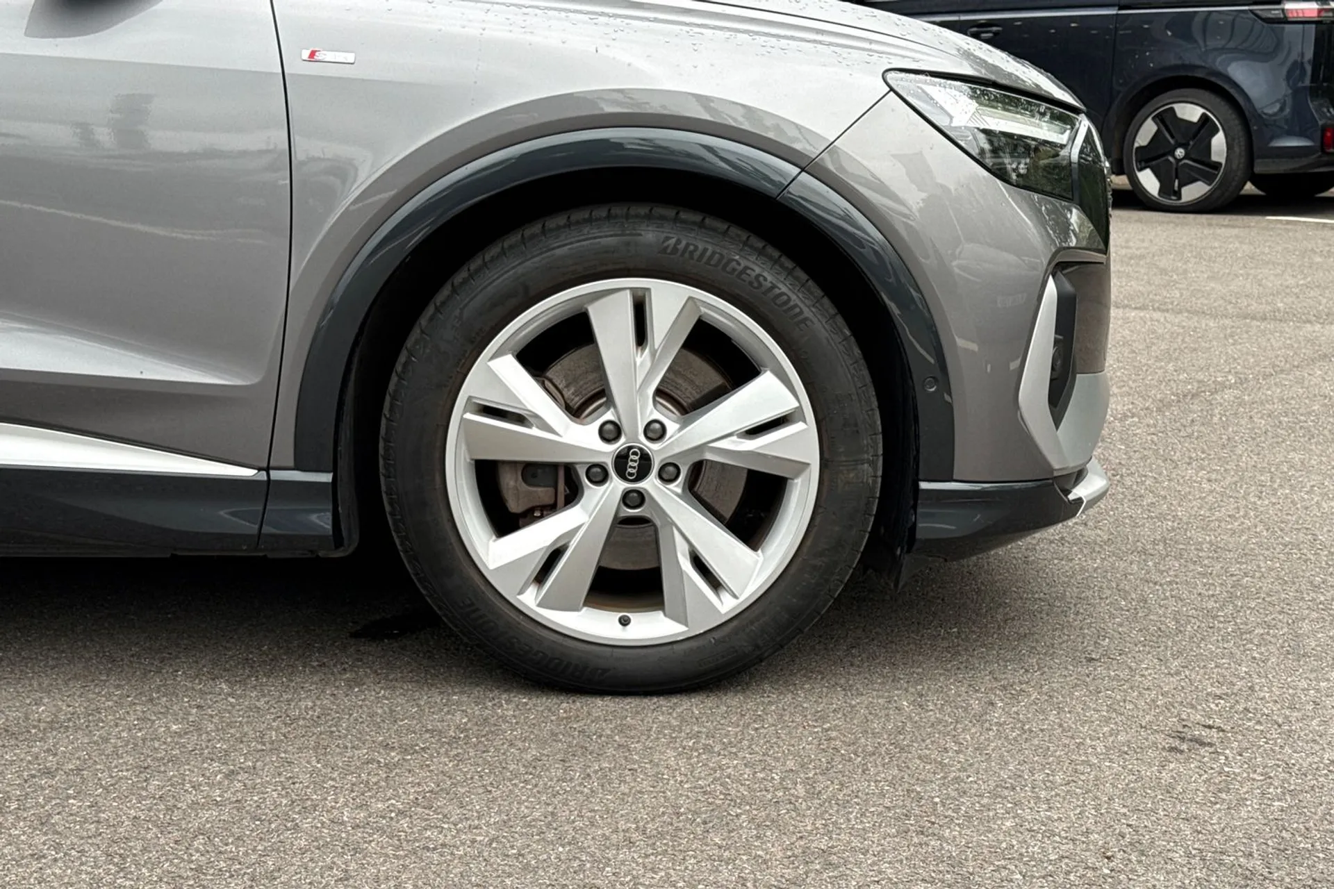 Audi Q4 thumbnail image number 21