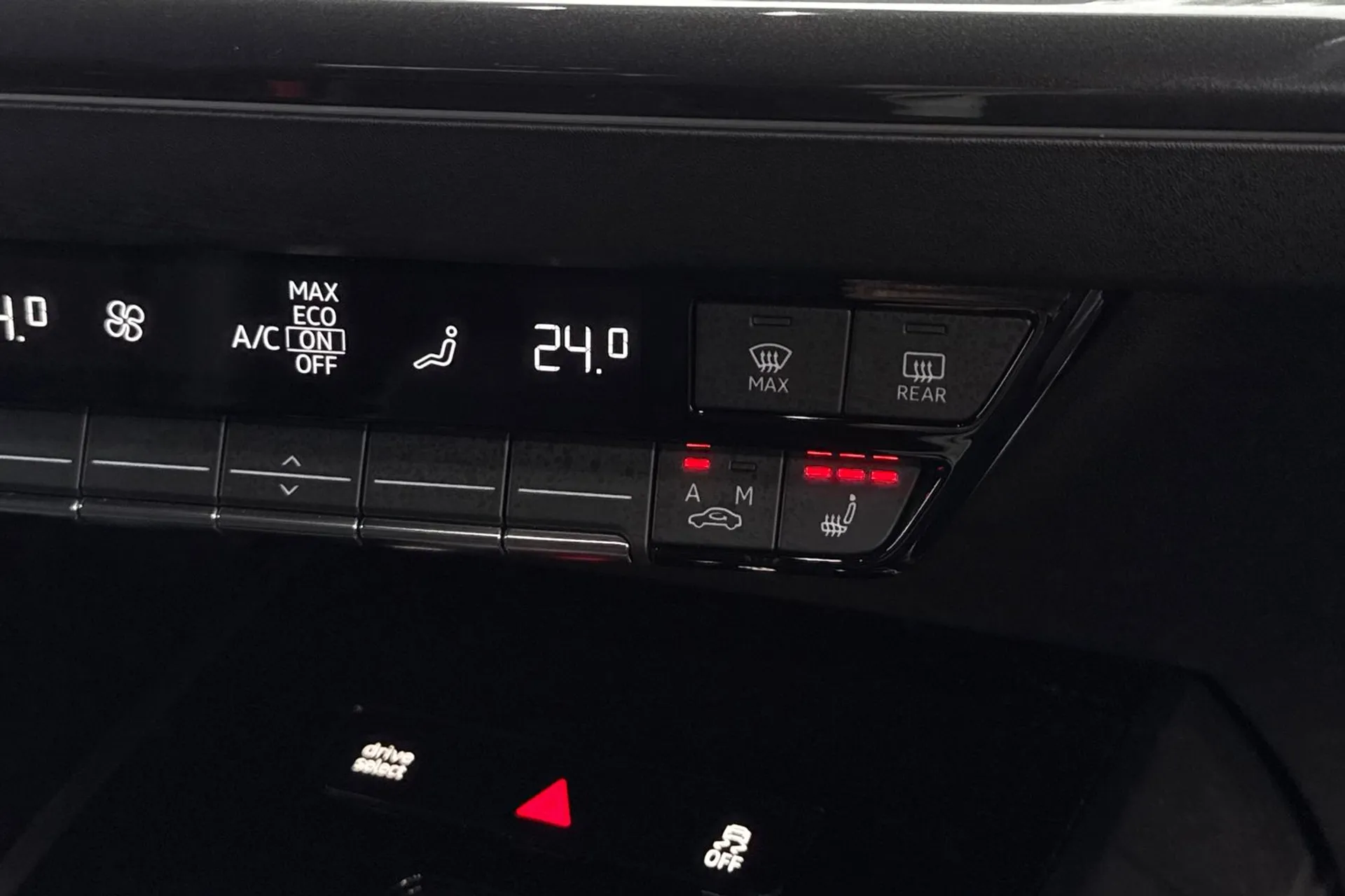 Audi Q4 thumbnail image number 36