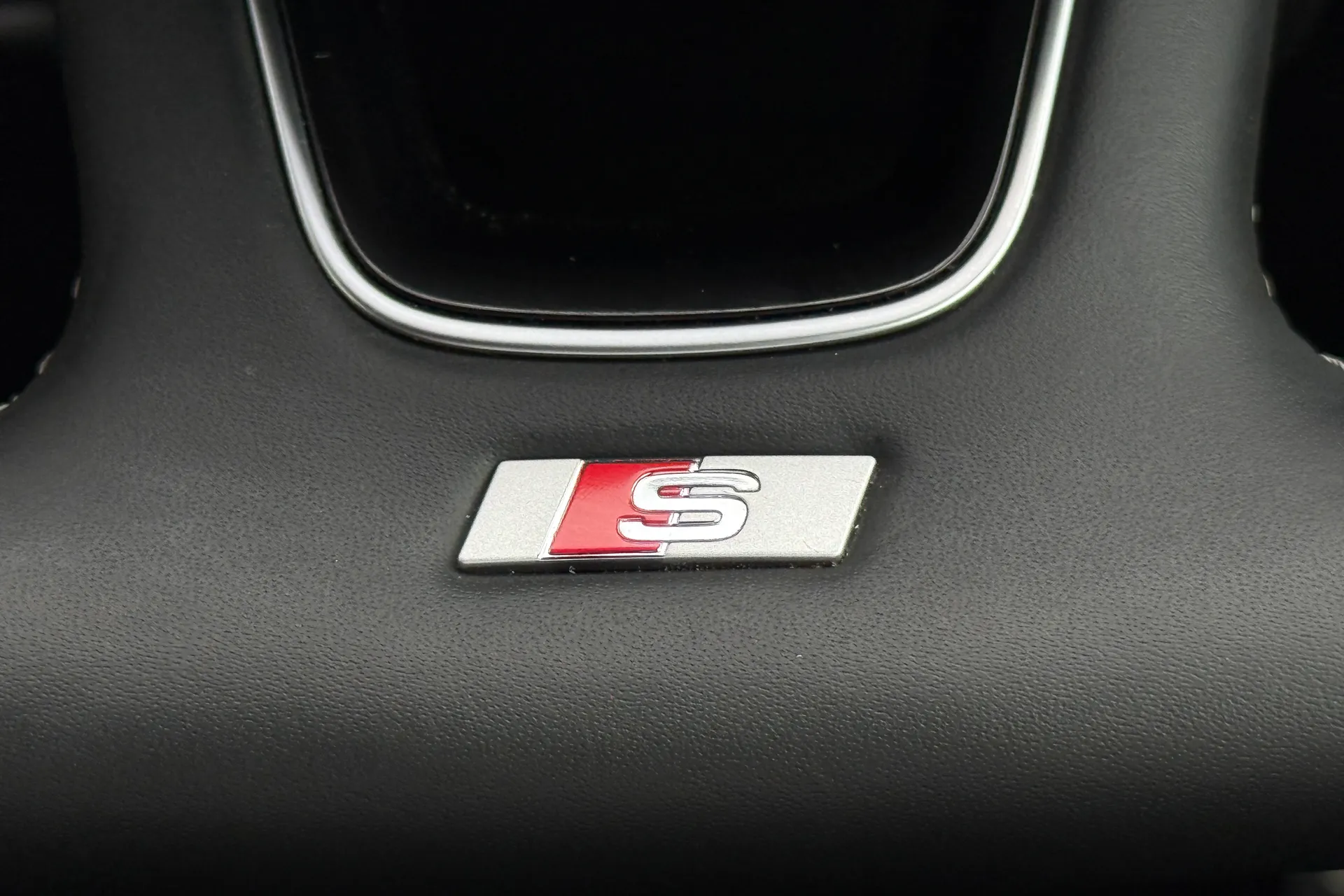 Audi Q2 thumbnail image number 17