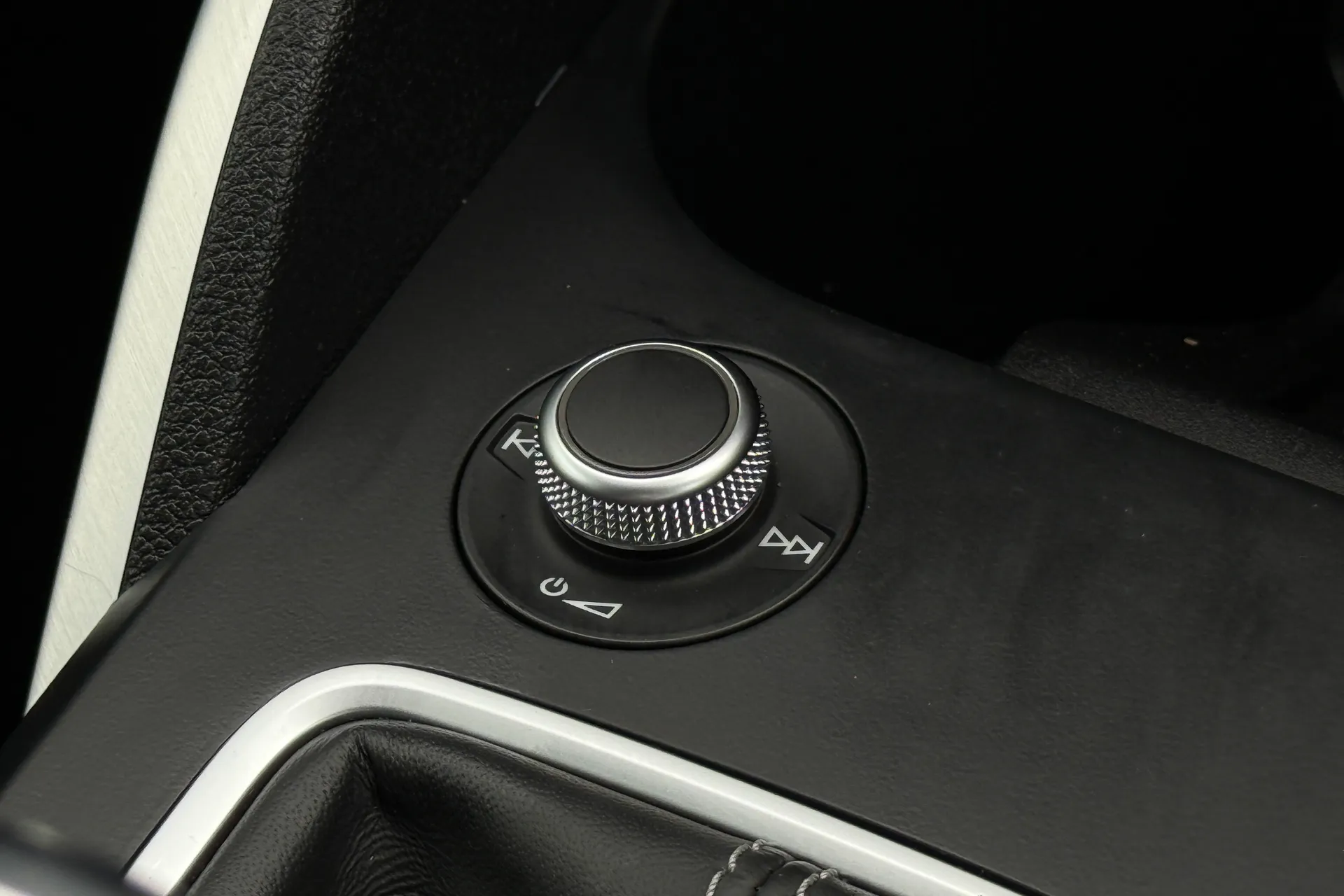 Audi Q2 thumbnail image number 24