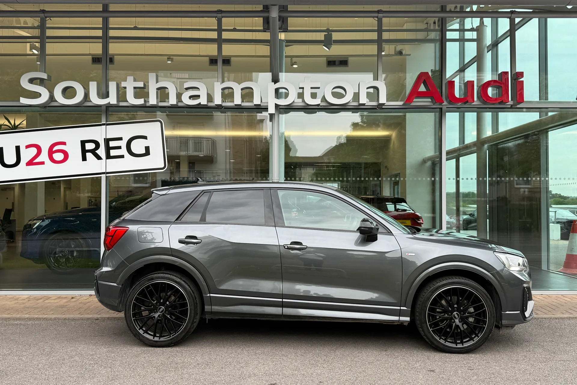 Audi Q2 thumbnail image number 2