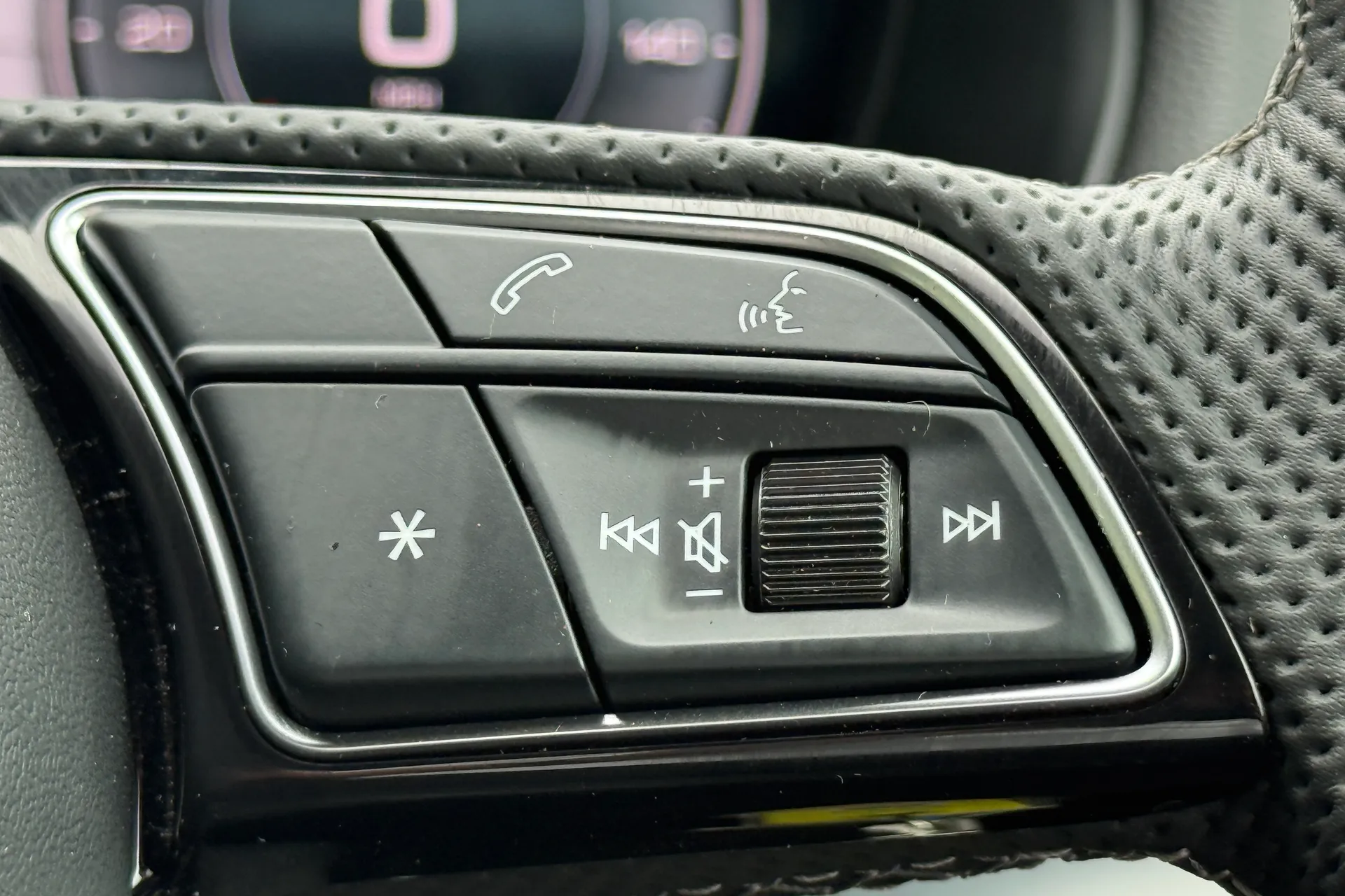 Audi Q2 thumbnail image number 15