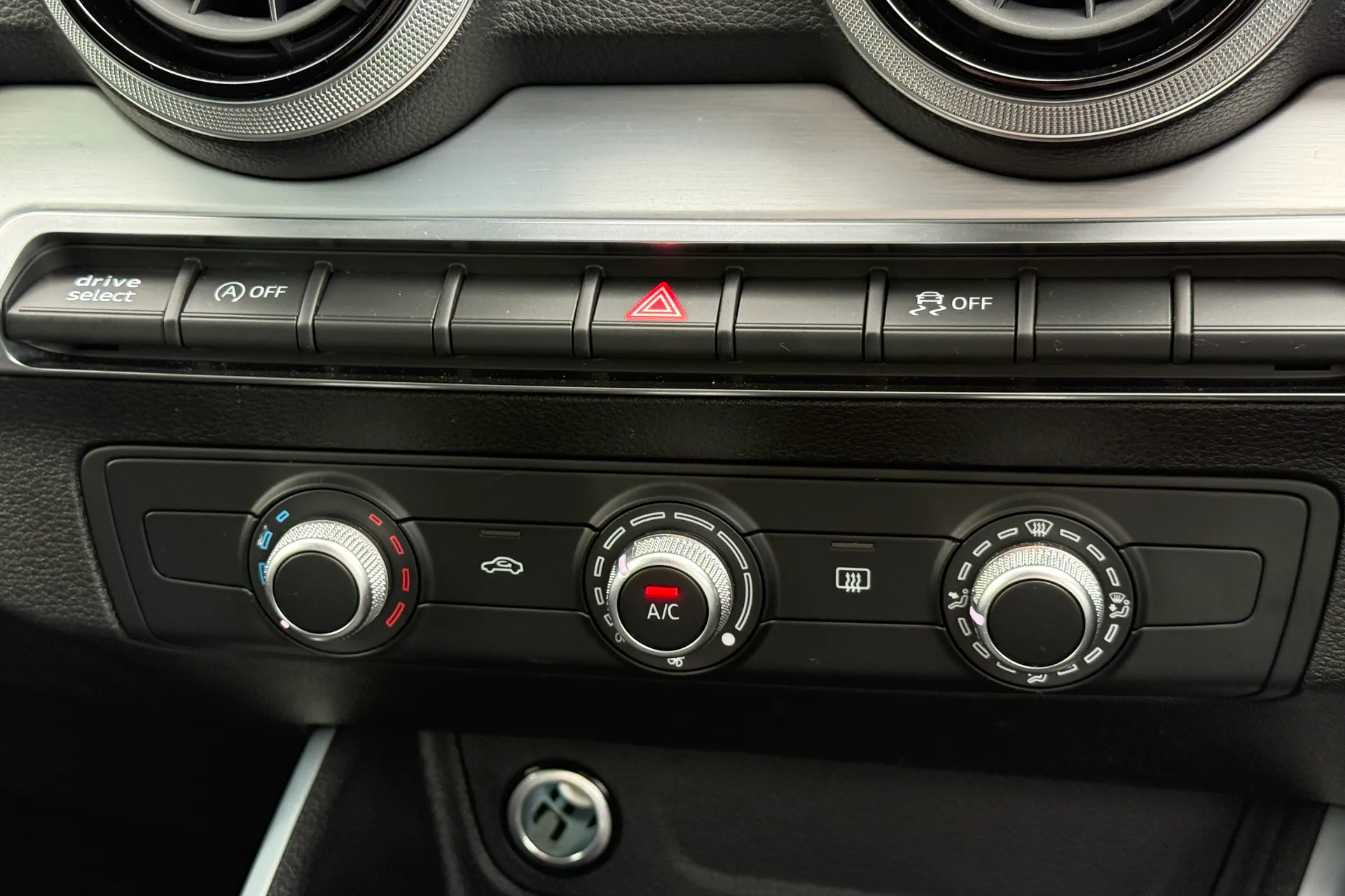Audi Q2 thumbnail image number 21