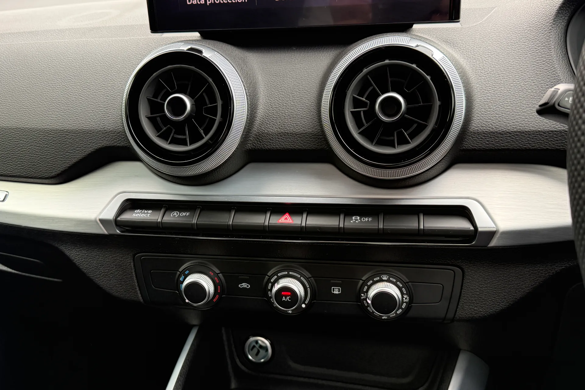 Audi Q2 thumbnail image number 20