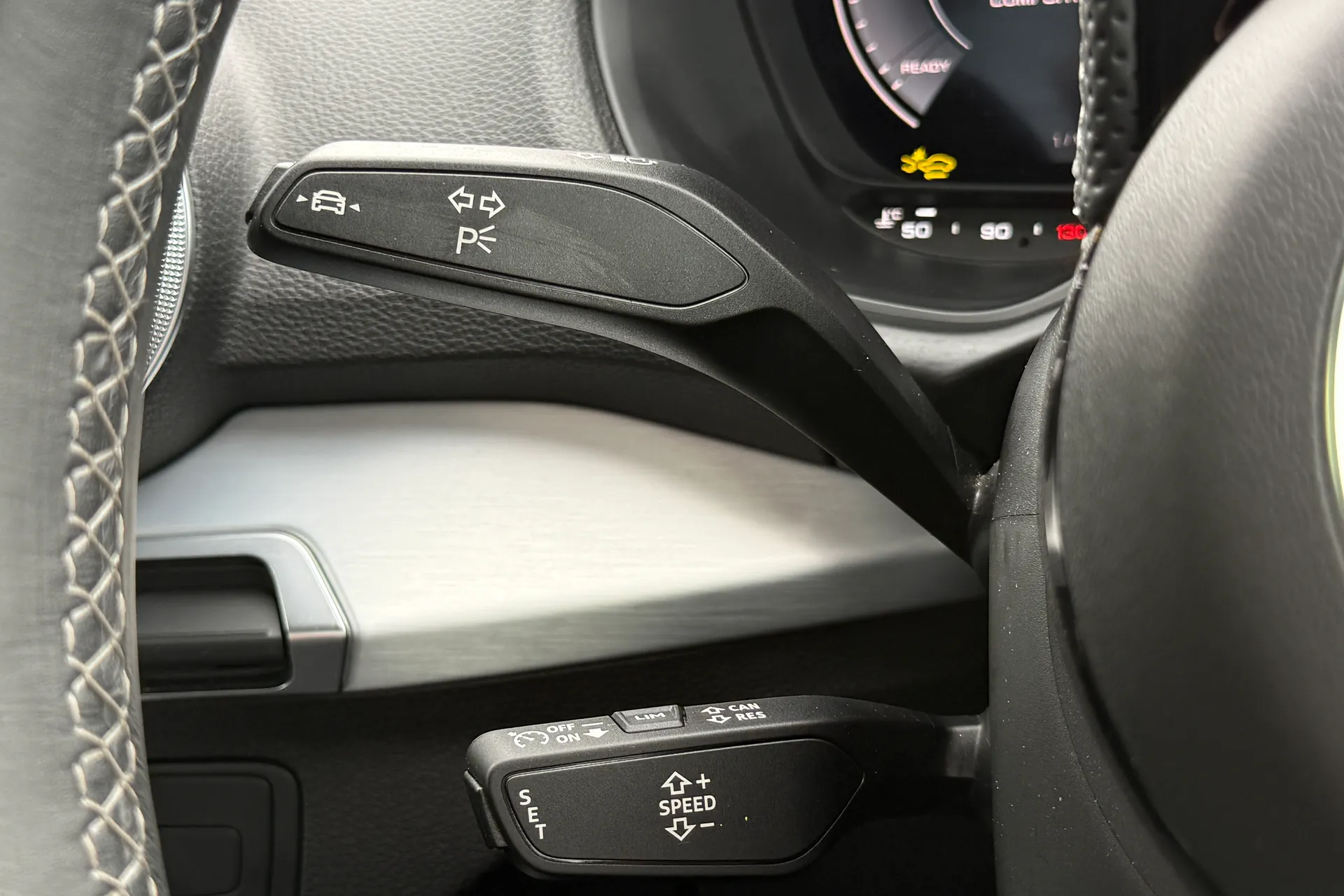Audi Q2 thumbnail image number 18