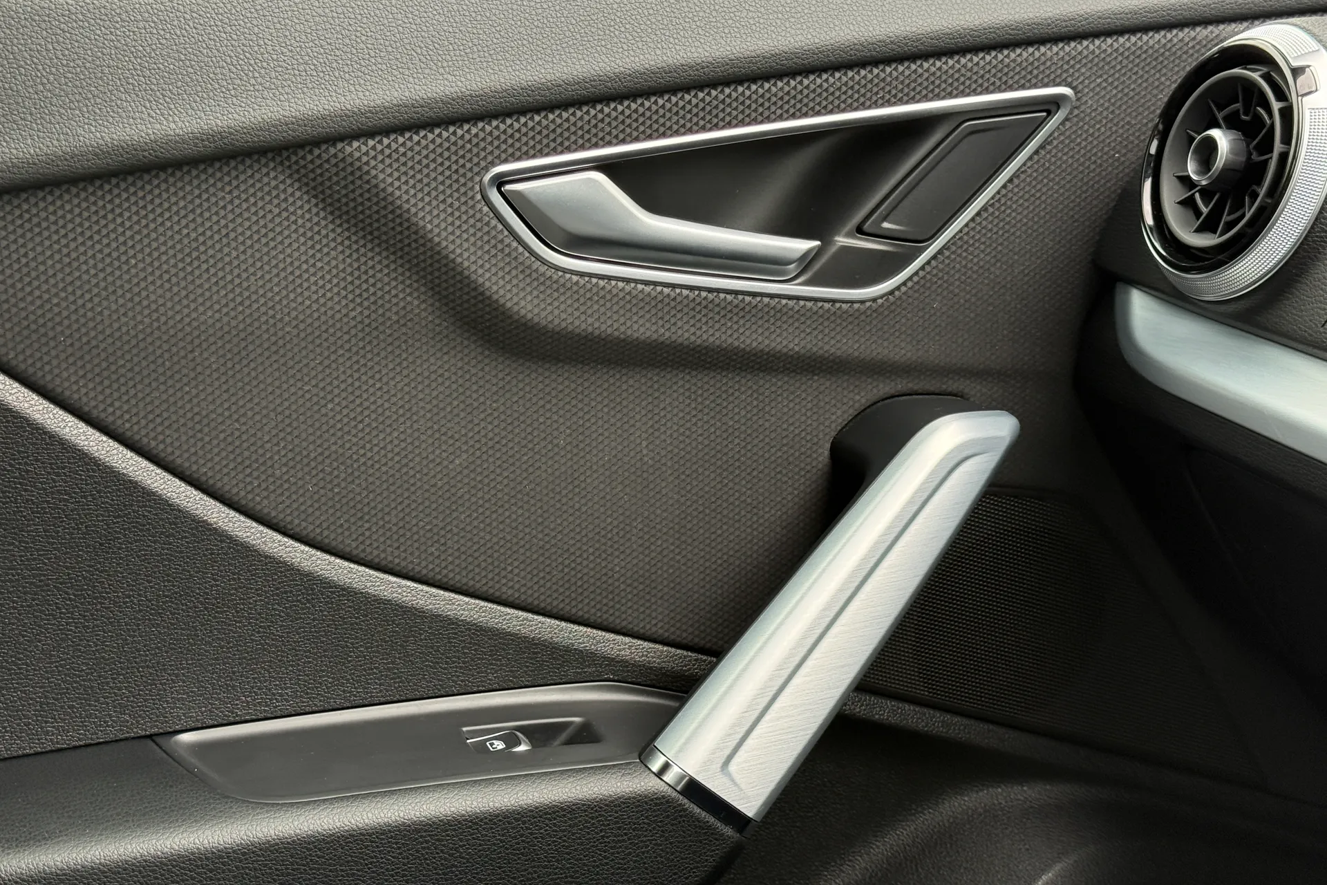 Audi Q2 thumbnail image number 23
