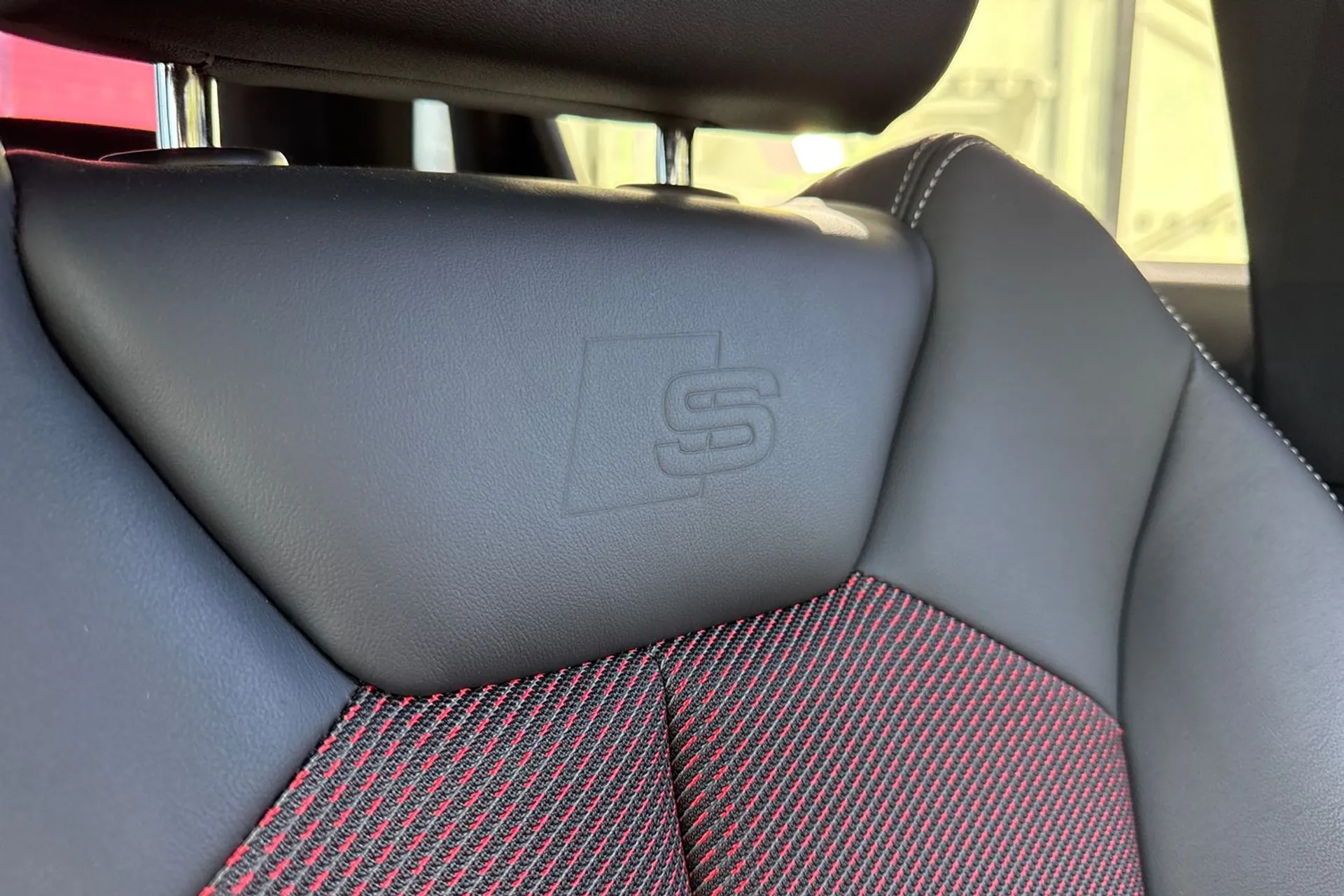 Audi Q3 thumbnail image number 15