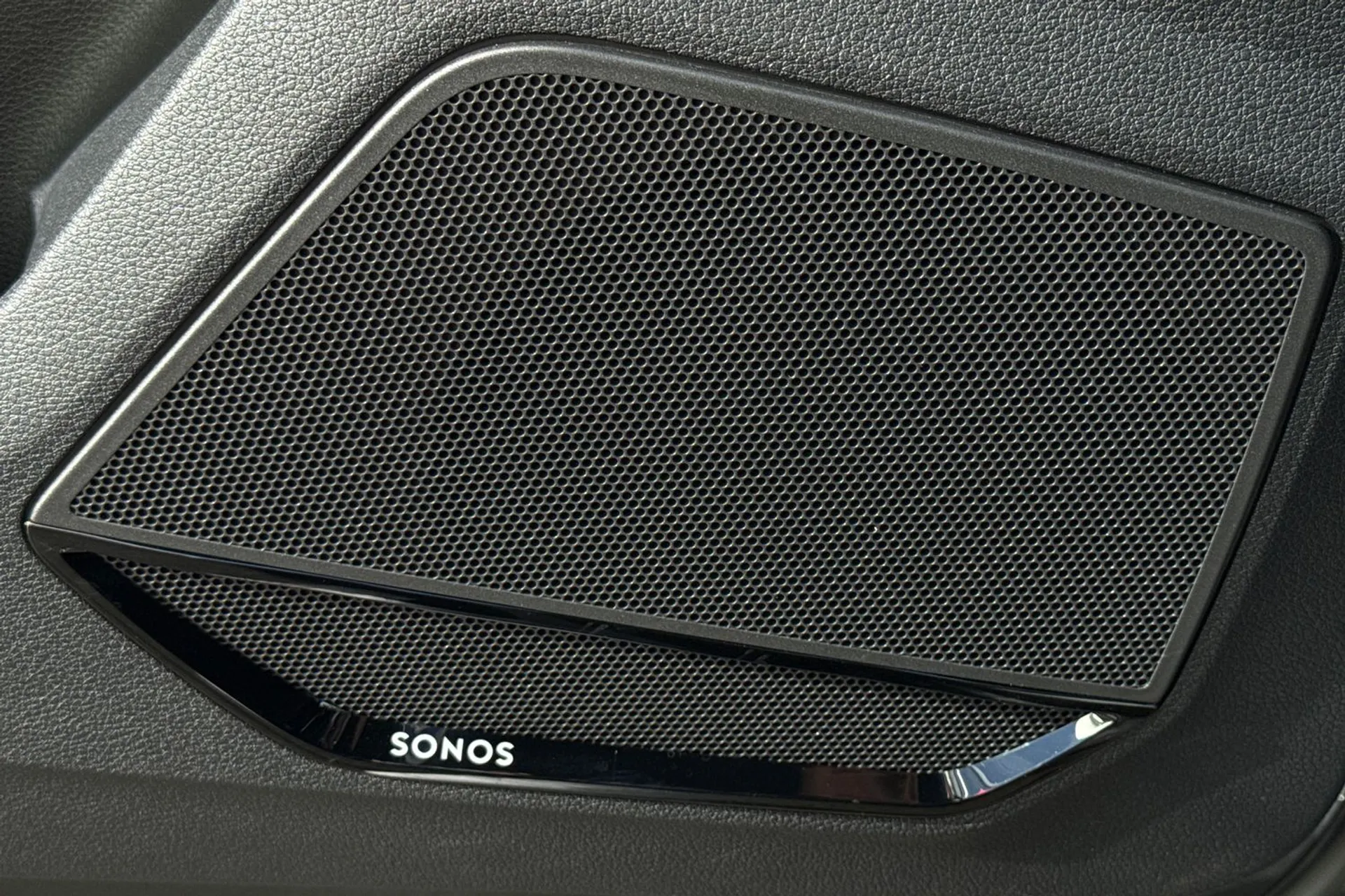 Audi Q3 thumbnail image number 39