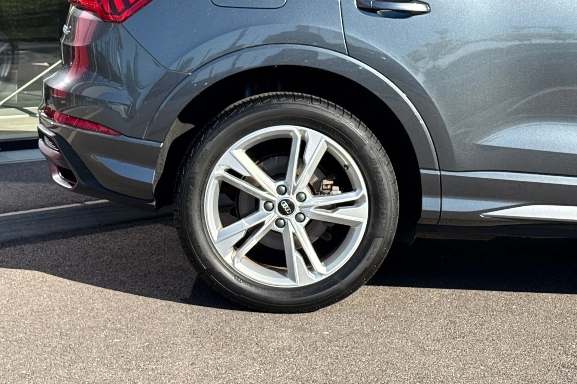 Audi Q3 thumbnail image number 25