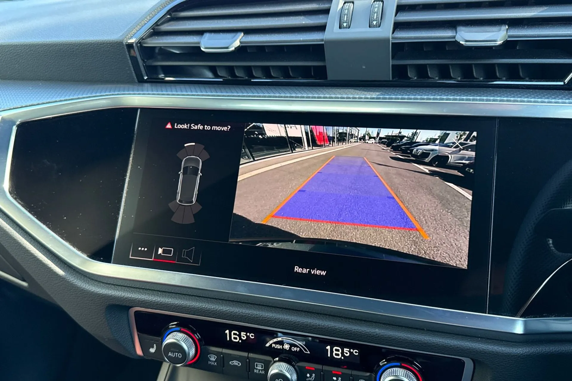 Audi Q3 thumbnail image number 3