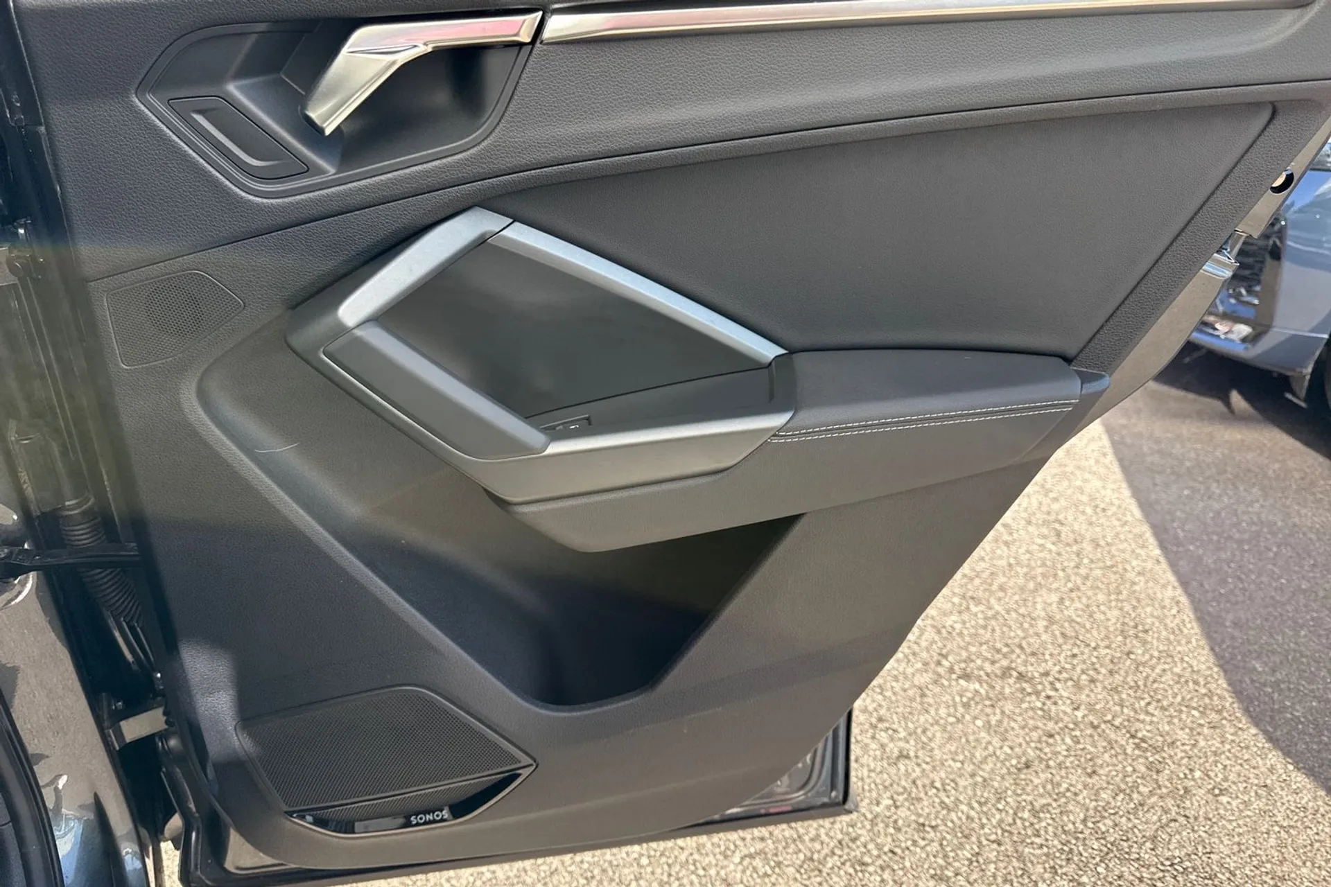 Audi Q3 thumbnail image number 38