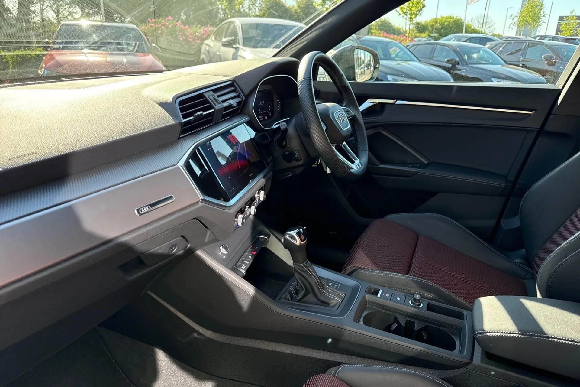 Audi Q3 thumbnail image number 33