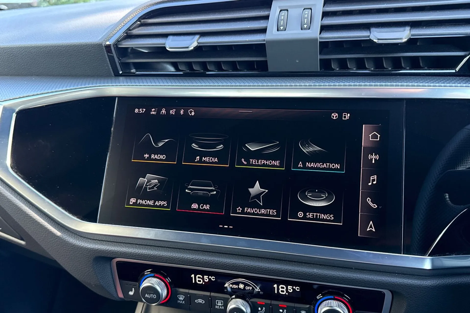 Audi Q3 thumbnail image number 22