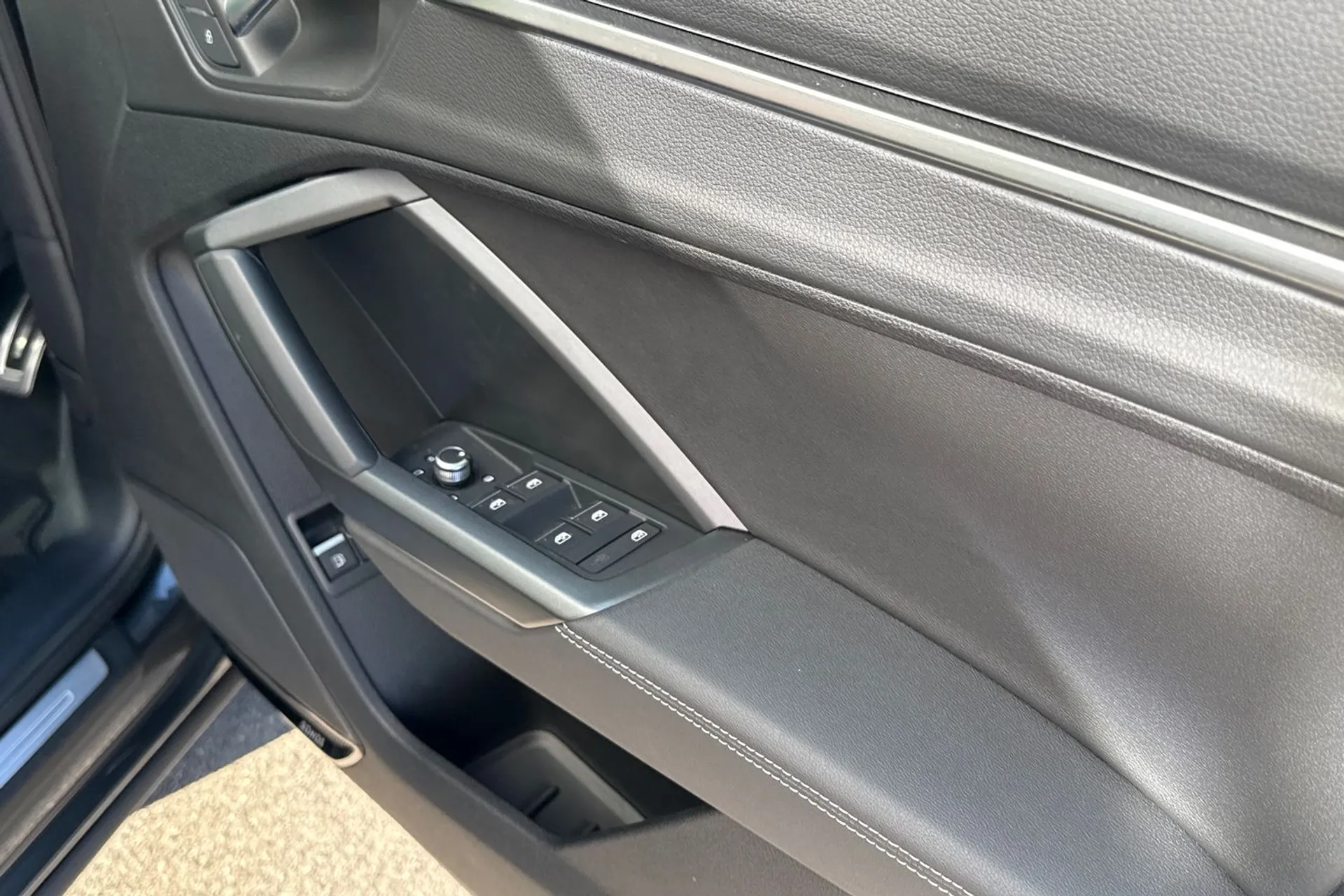 Audi Q3 thumbnail image number 60