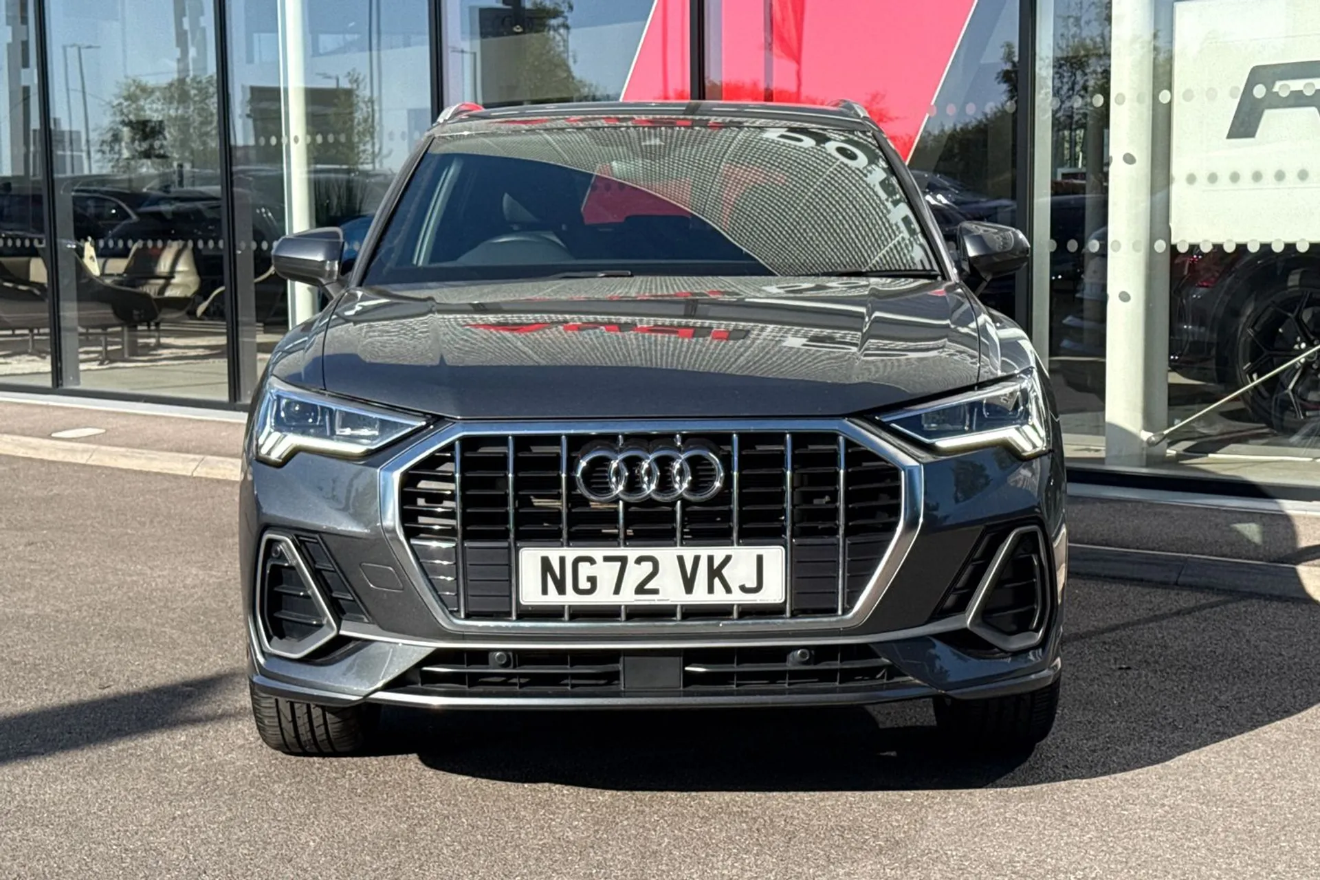Audi Q3 thumbnail image number 16