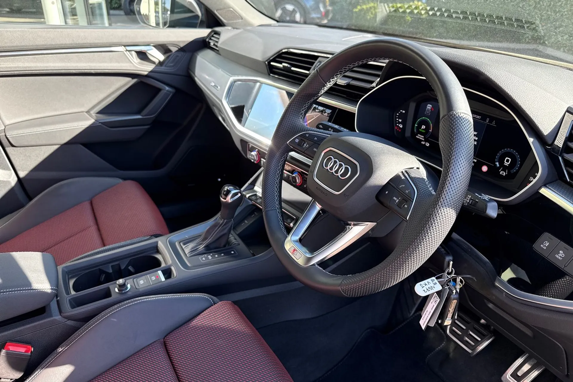 Audi Q3 thumbnail image number 30