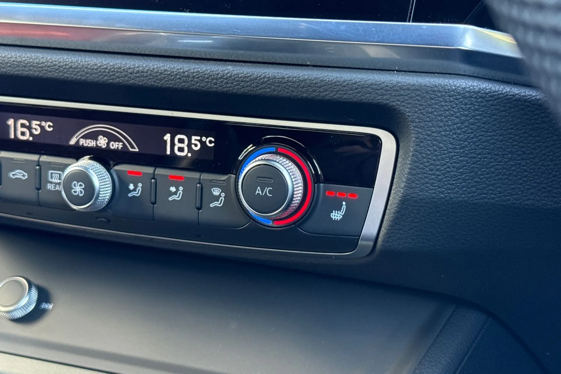 Audi Q3 thumbnail image number 31