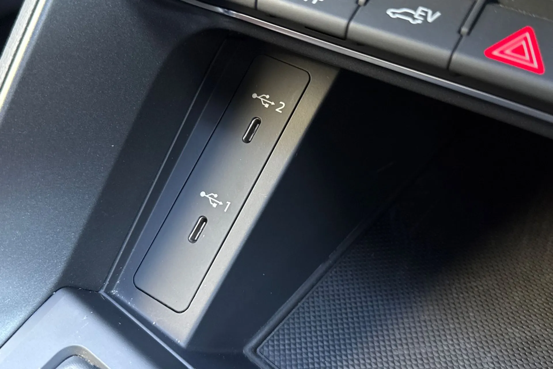 Audi Q3 thumbnail image number 36