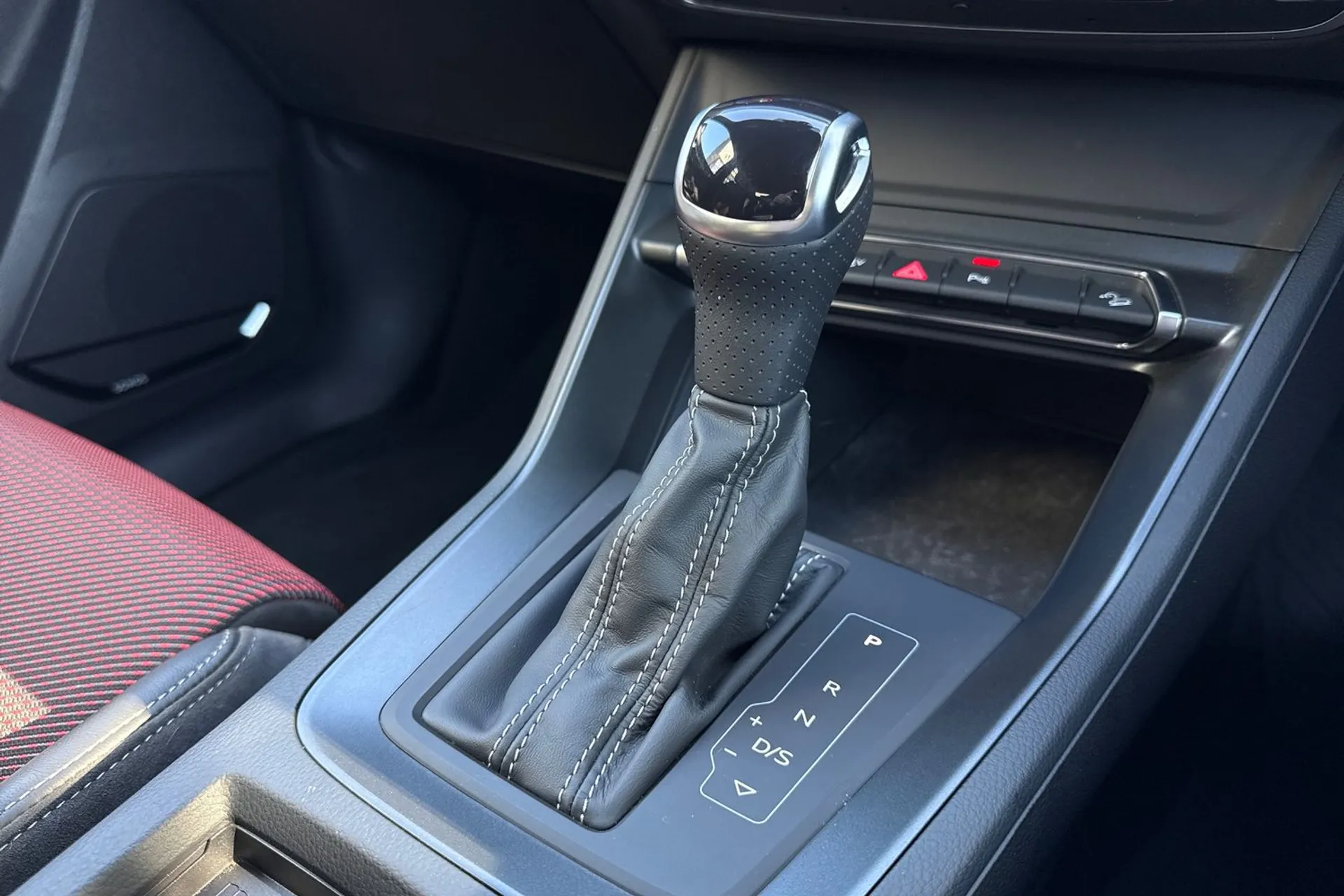 Audi Q3 thumbnail image number 18