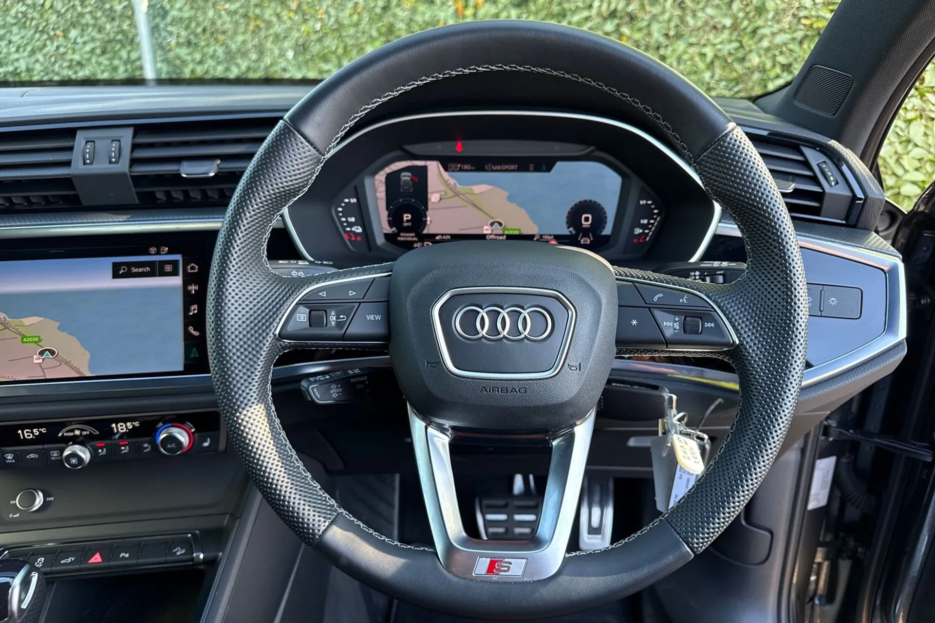 Audi Q3 thumbnail image number 17