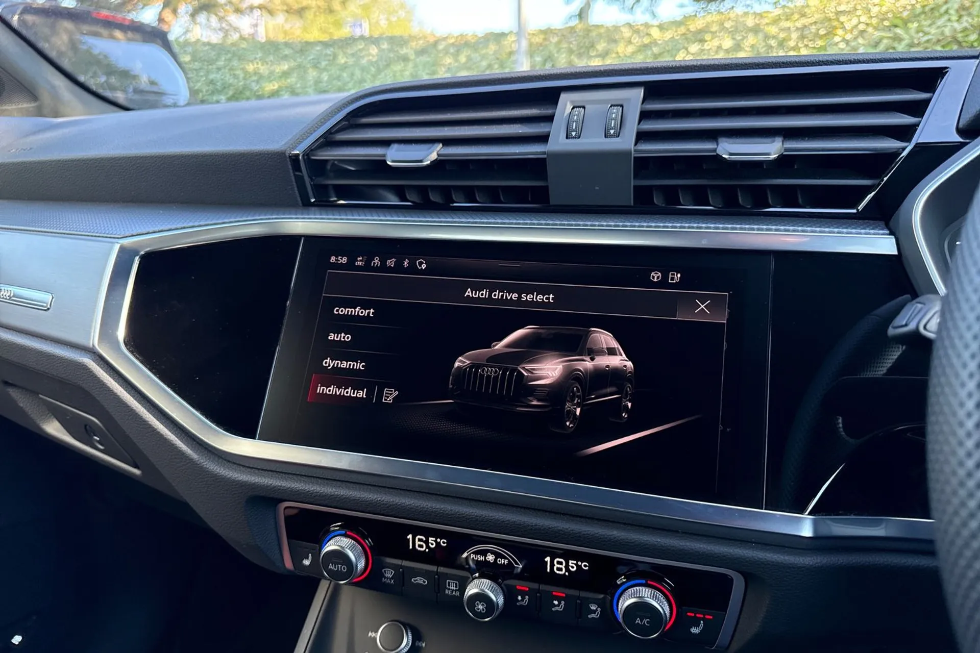 Audi Q3 thumbnail image number 24