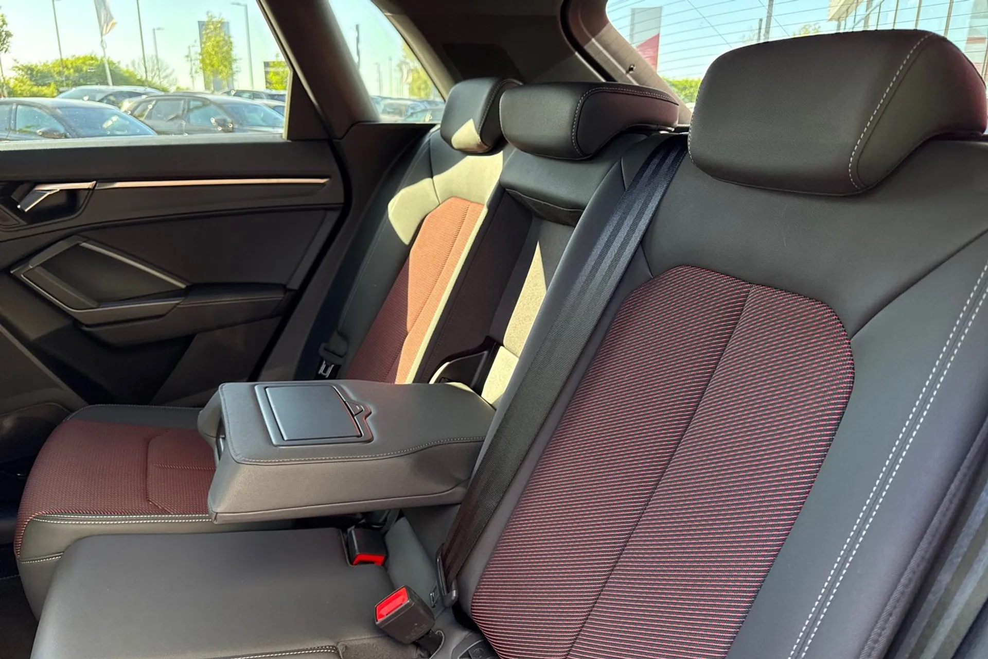 Audi Q3 thumbnail image number 28