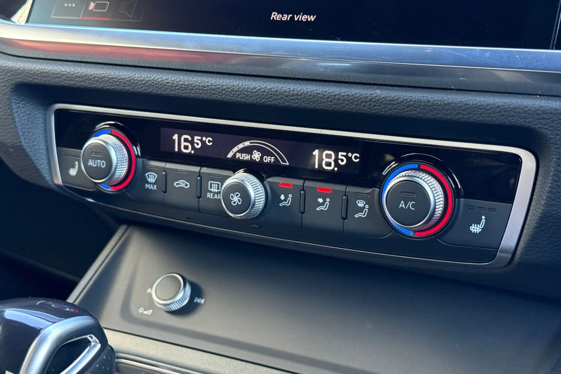 Audi Q3 thumbnail image number 26