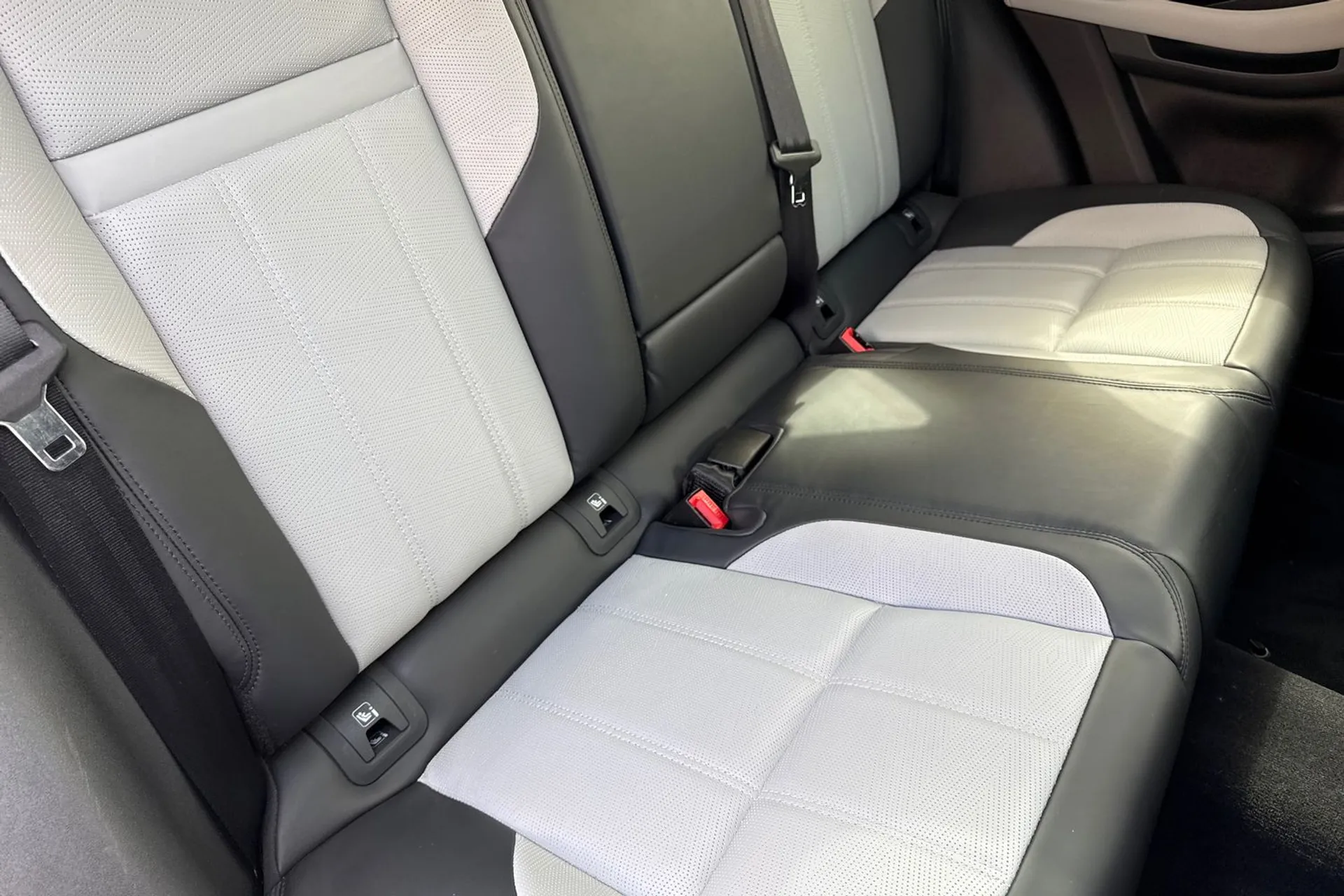 LAND ROVER RANGE ROVER EVOQUE thumbnail image number 25